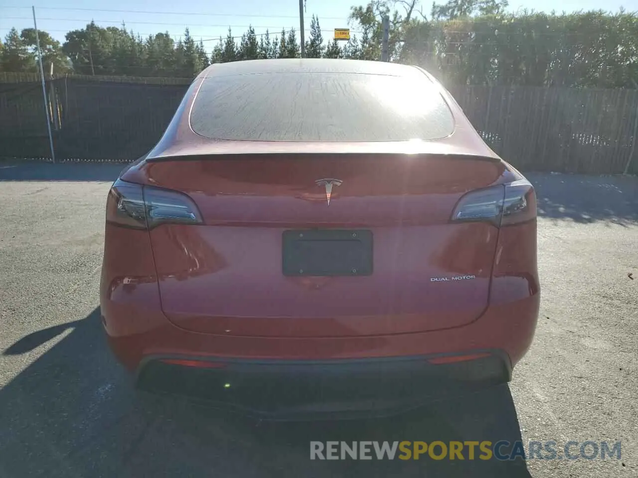 6 fotografías del automóvil dañado 7SAYGDEE1NF356222 TESLA MODEL Y 2022