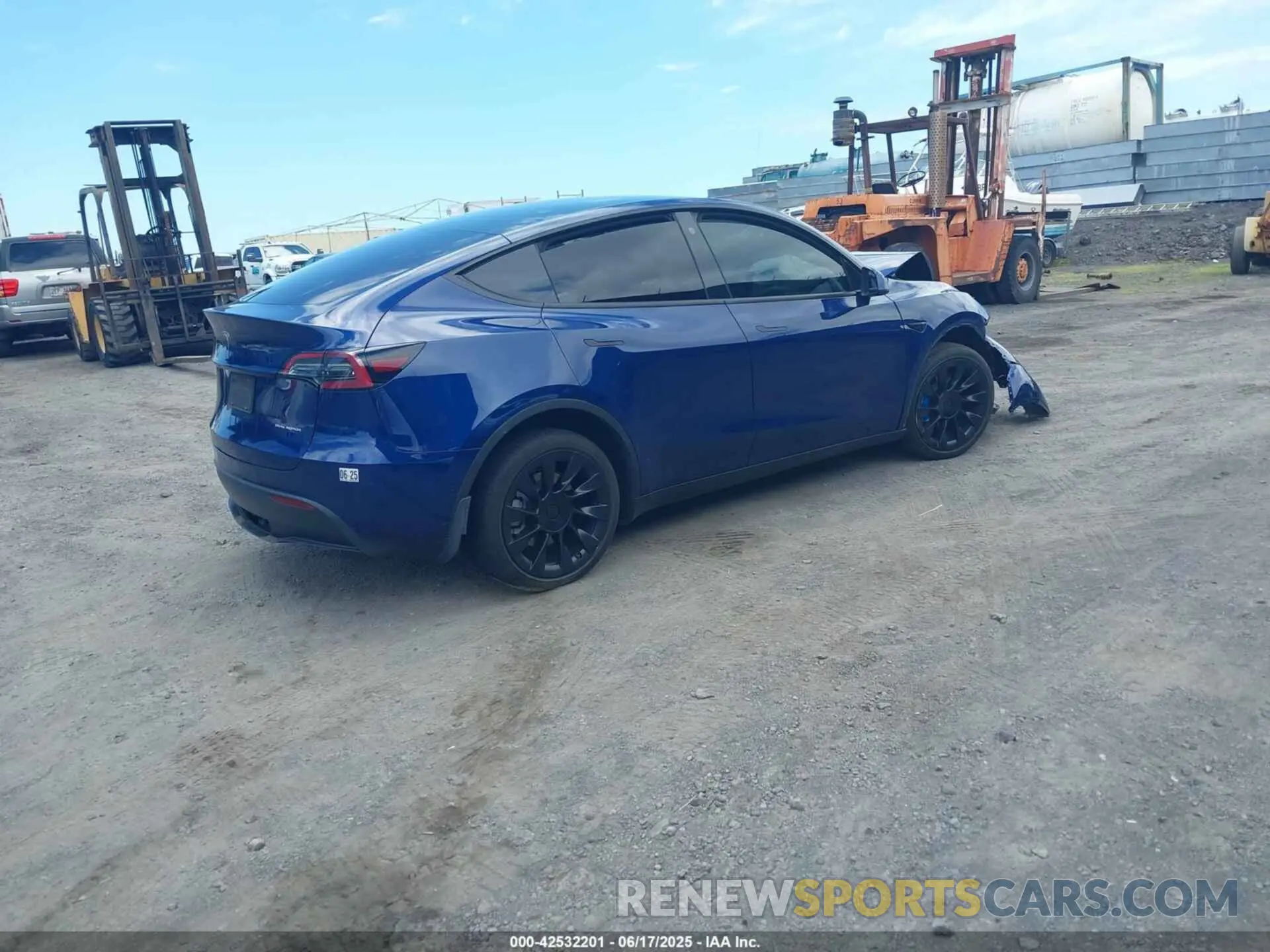 4 fotografías del automóvil dañado 7SAYGDEE1NF419321 TESLA MODEL Y 2022