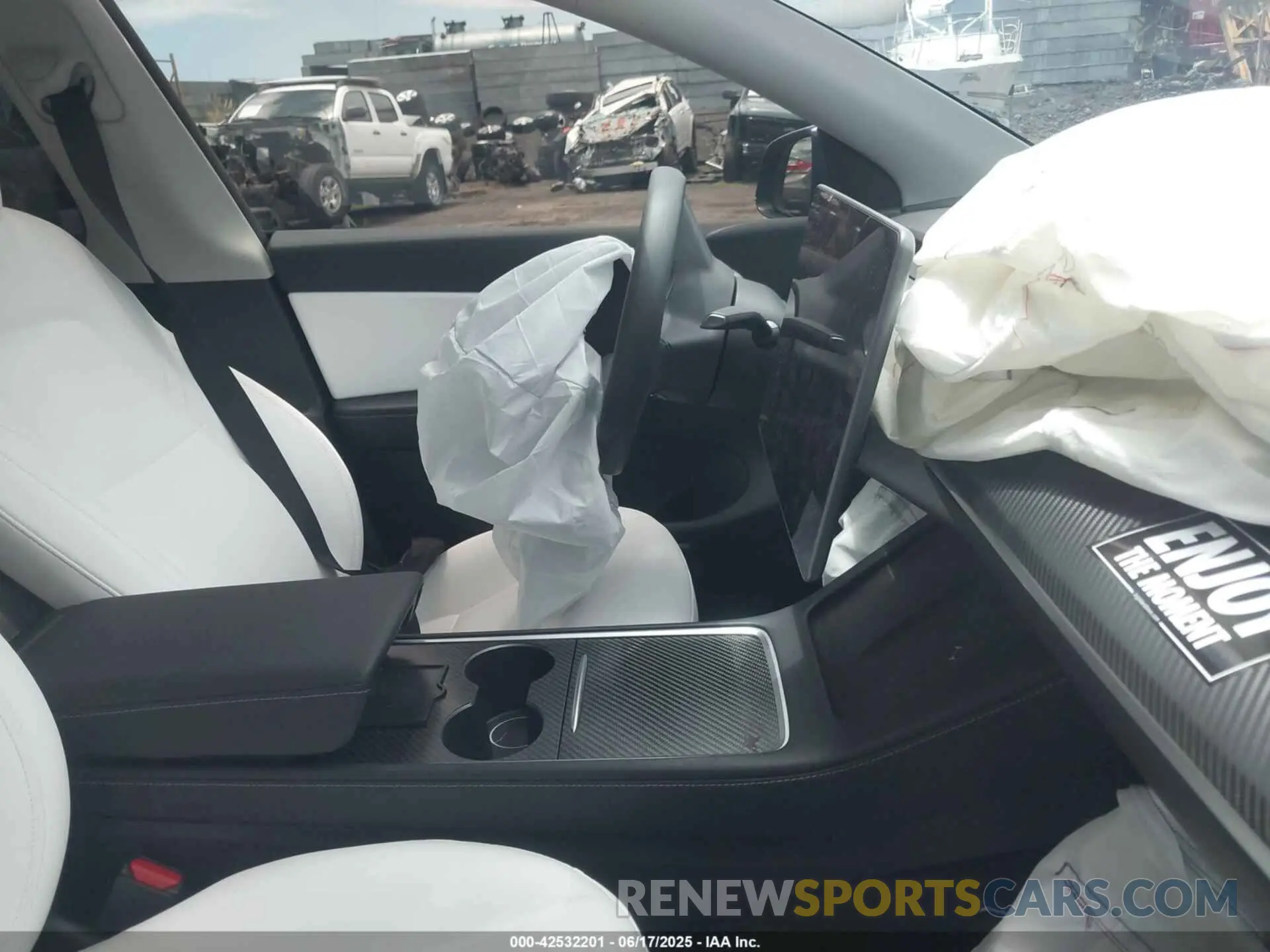 5 fotografías del automóvil dañado 7SAYGDEE1NF419321 TESLA MODEL Y 2022