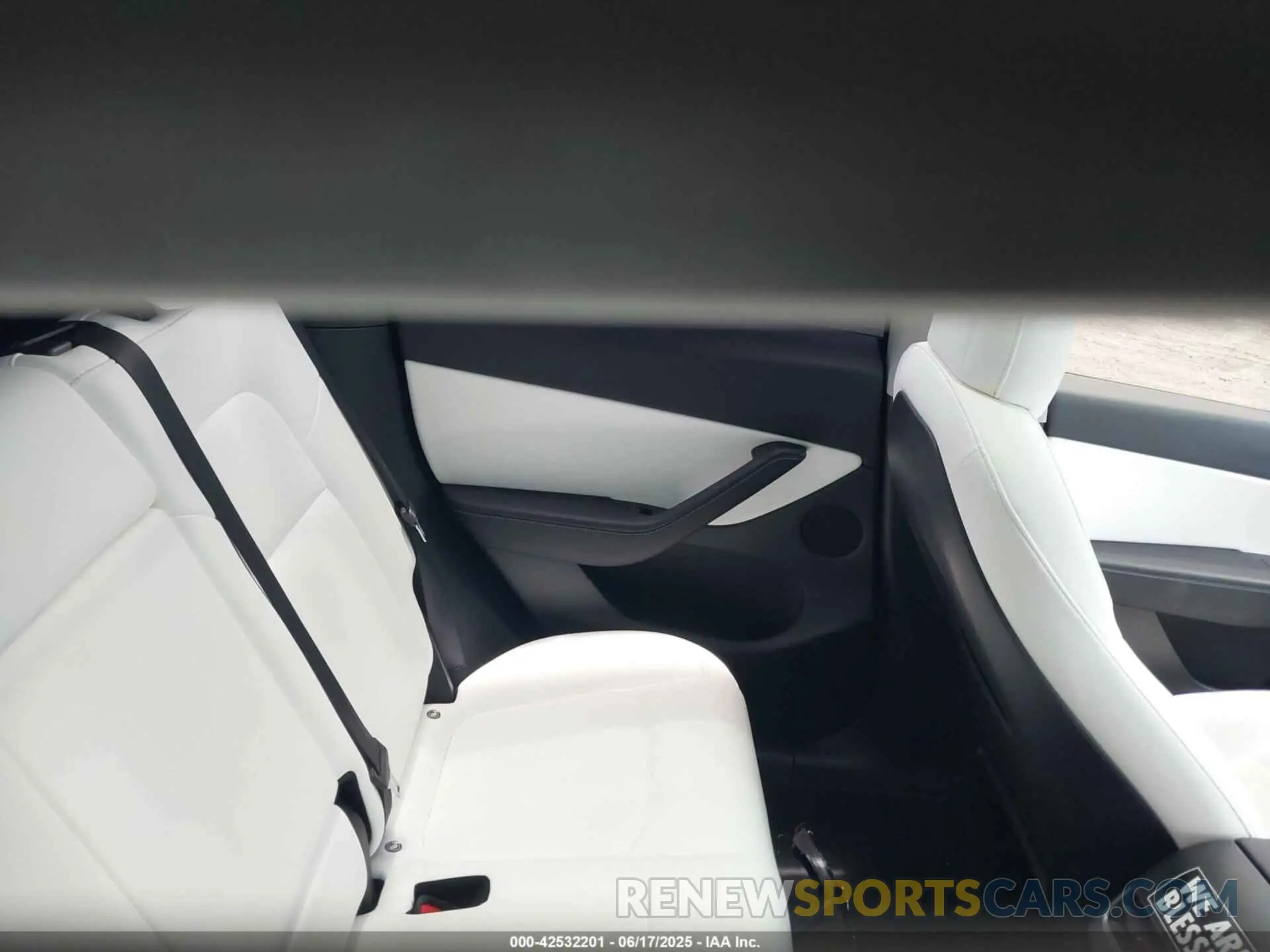 8 fotografías del automóvil dañado 7SAYGDEE1NF419321 TESLA MODEL Y 2022