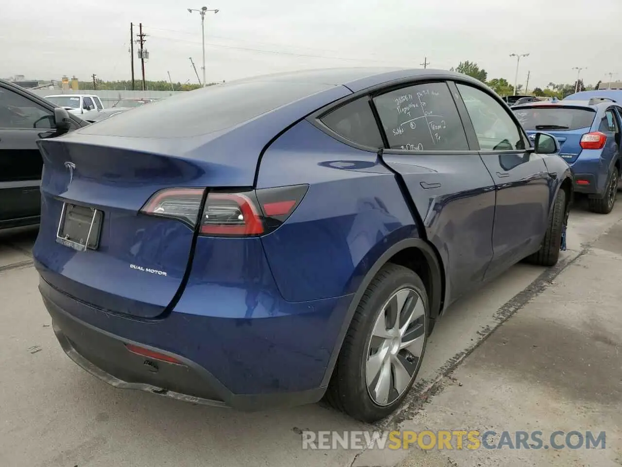 4 fotografías del automóvil dañado 7SAYGDEE2NF437052 TESLA MODEL Y 2022