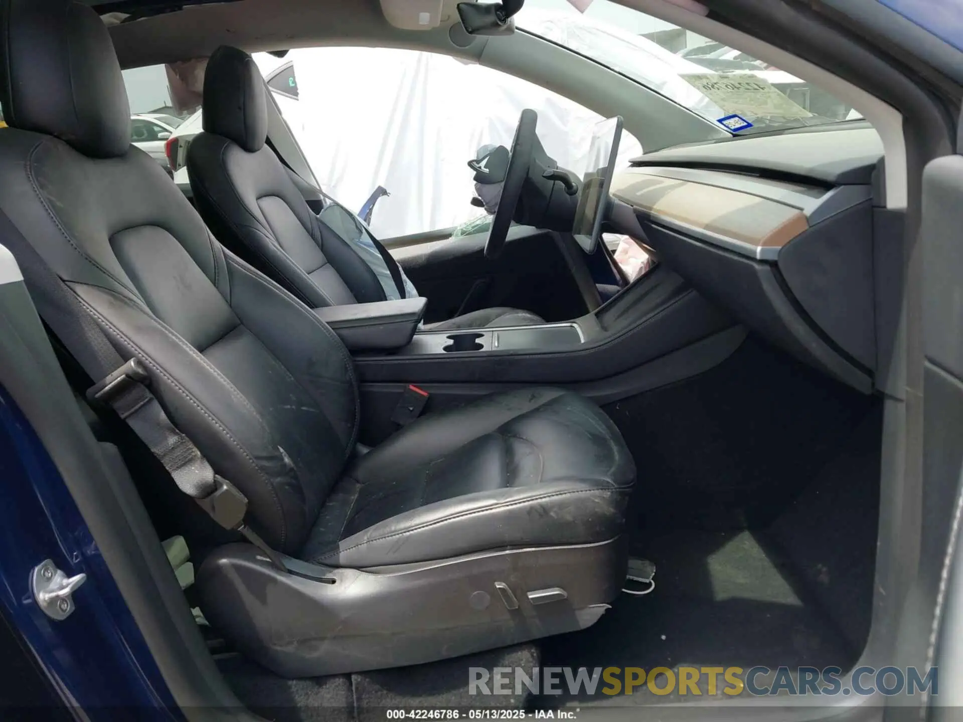 5 fotografías del automóvil dañado 7SAYGDEE2NF480161 TESLA MODEL Y 2022