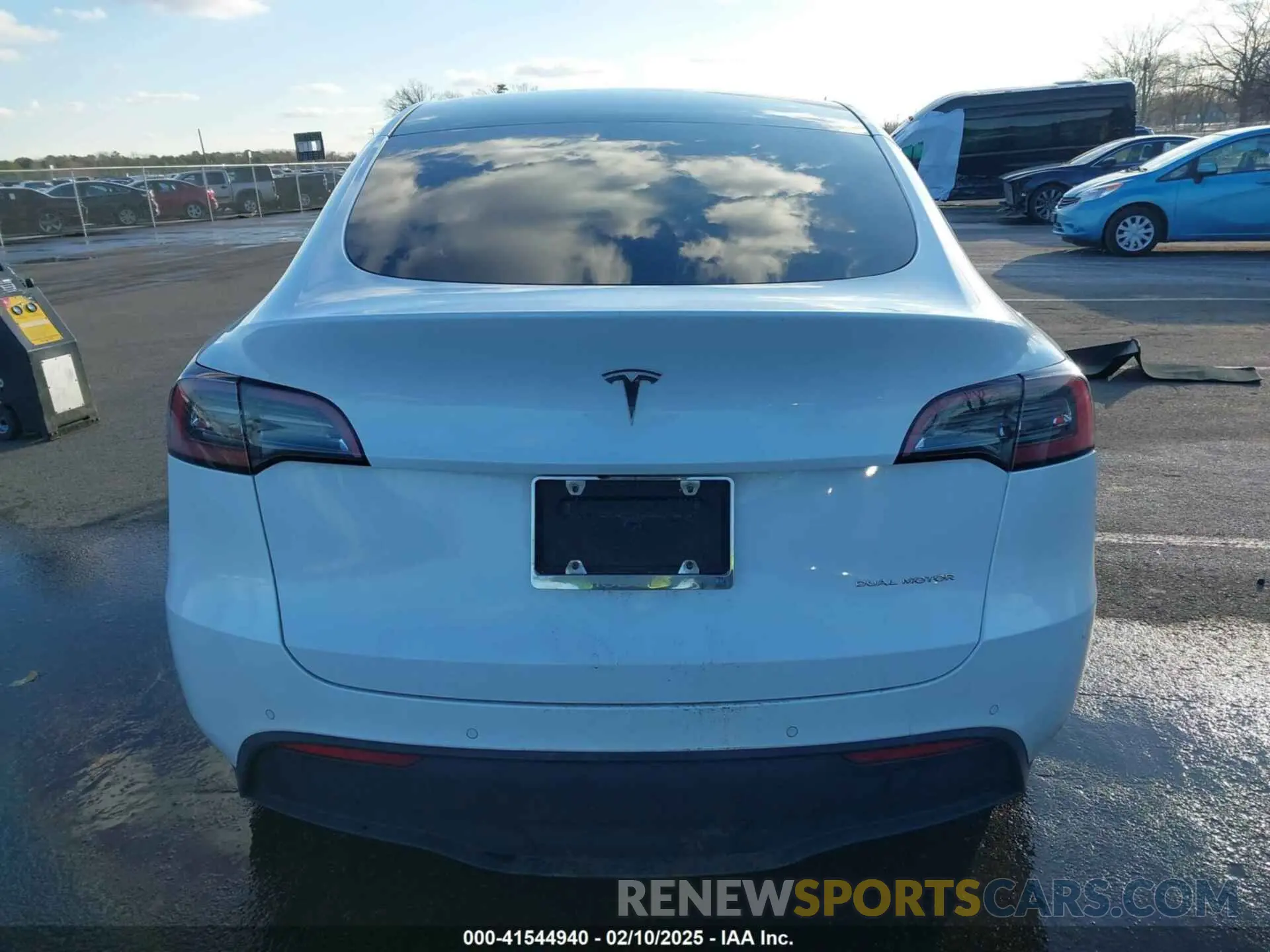 15 fotografías del automóvil dañado 7SAYGDEE3NF331645 TESLA MODEL Y 2022