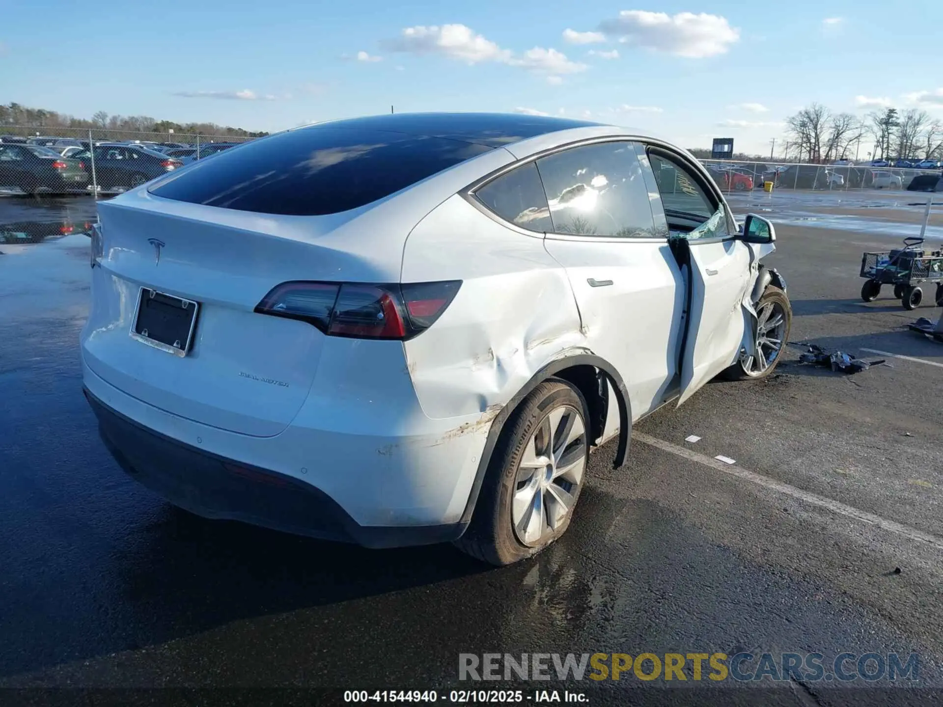 4 fotografías del automóvil dañado 7SAYGDEE3NF331645 TESLA MODEL Y 2022