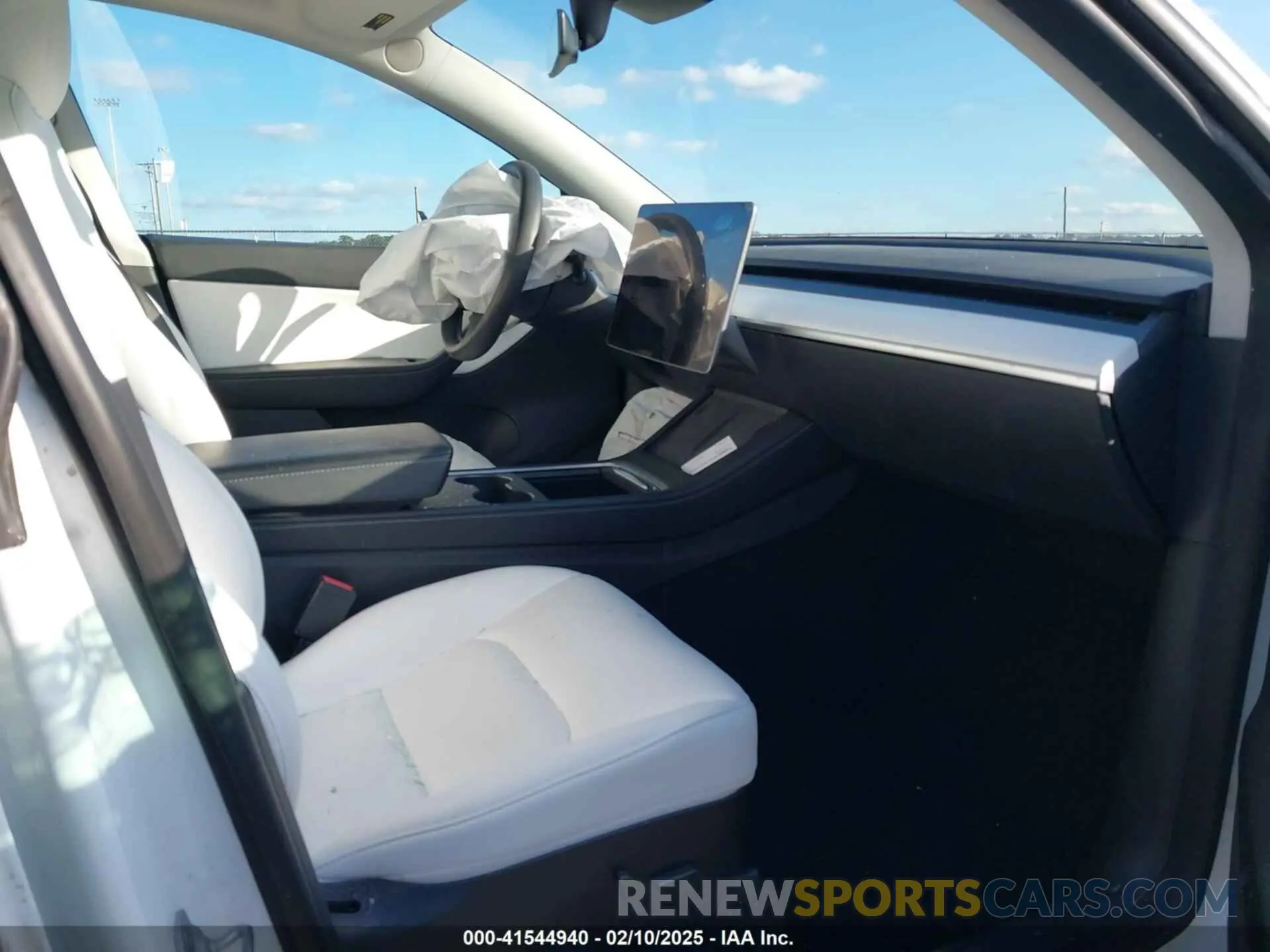 5 fotografías del automóvil dañado 7SAYGDEE3NF331645 TESLA MODEL Y 2022