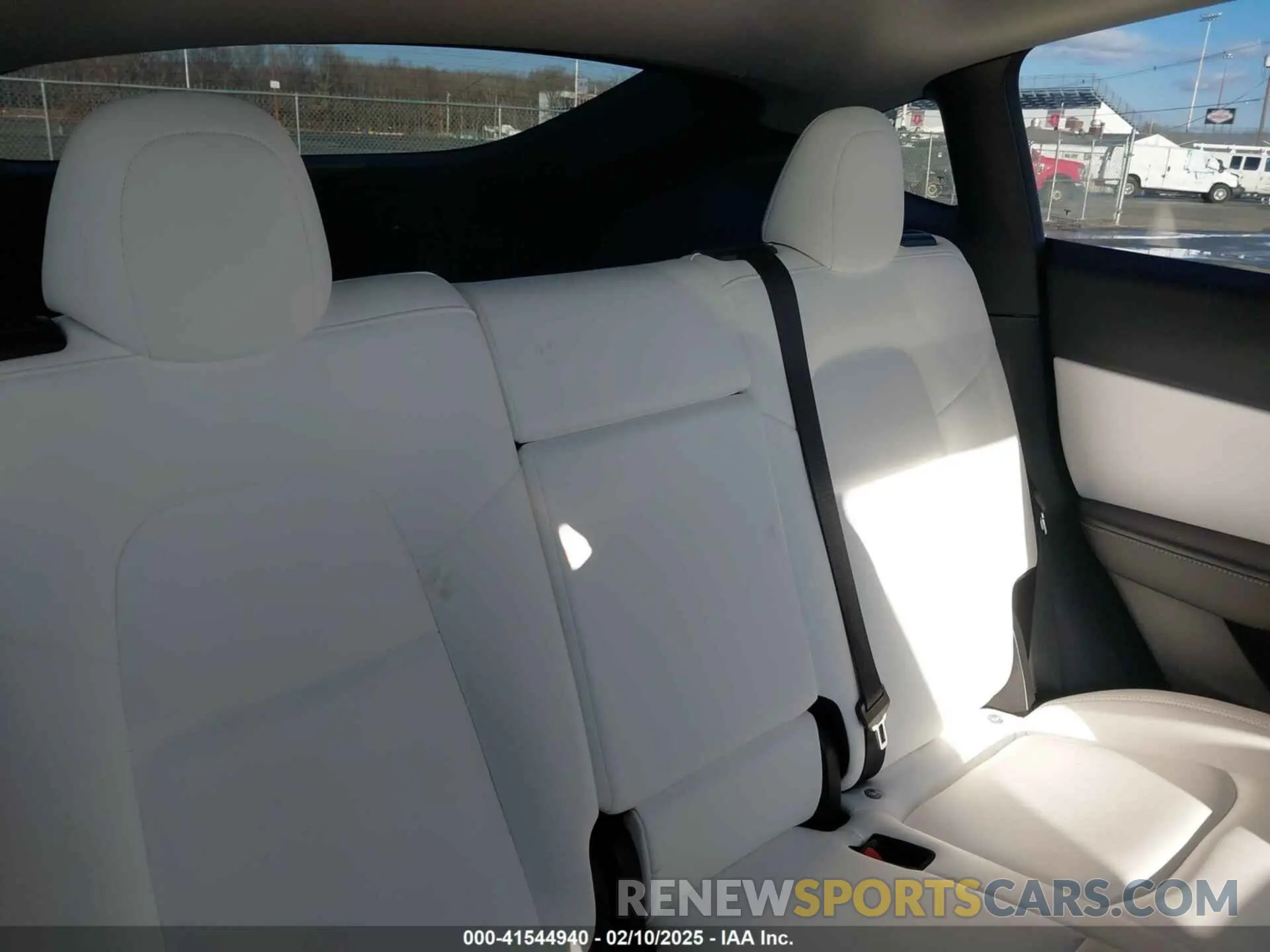 8 fotografías del automóvil dañado 7SAYGDEE3NF331645 TESLA MODEL Y 2022