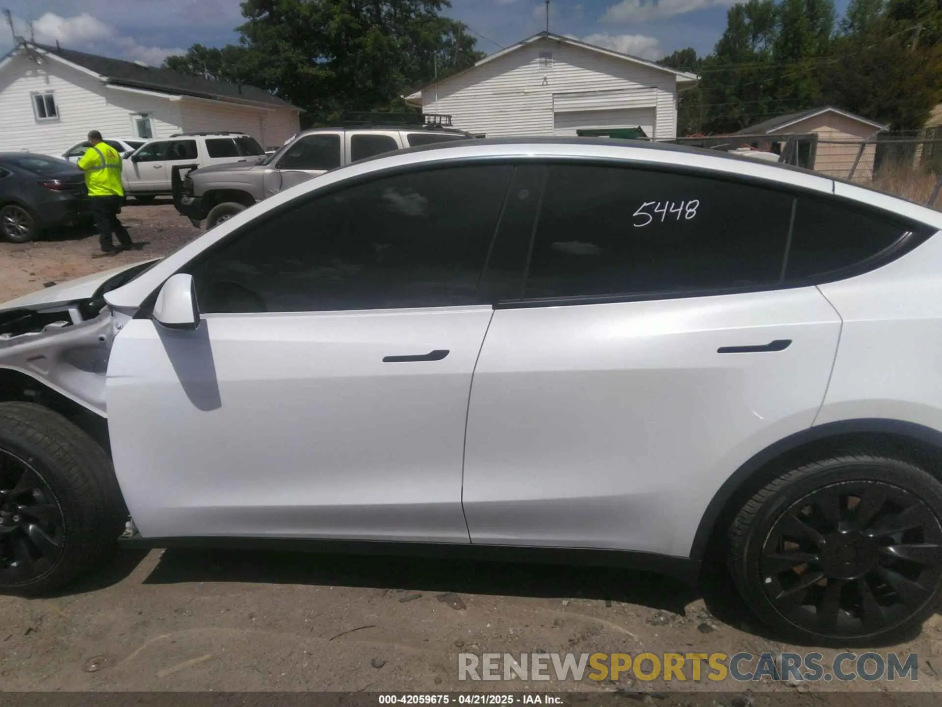 13 fotografías del automóvil dañado 7SAYGDEE3NF385933 TESLA MODEL Y 2022