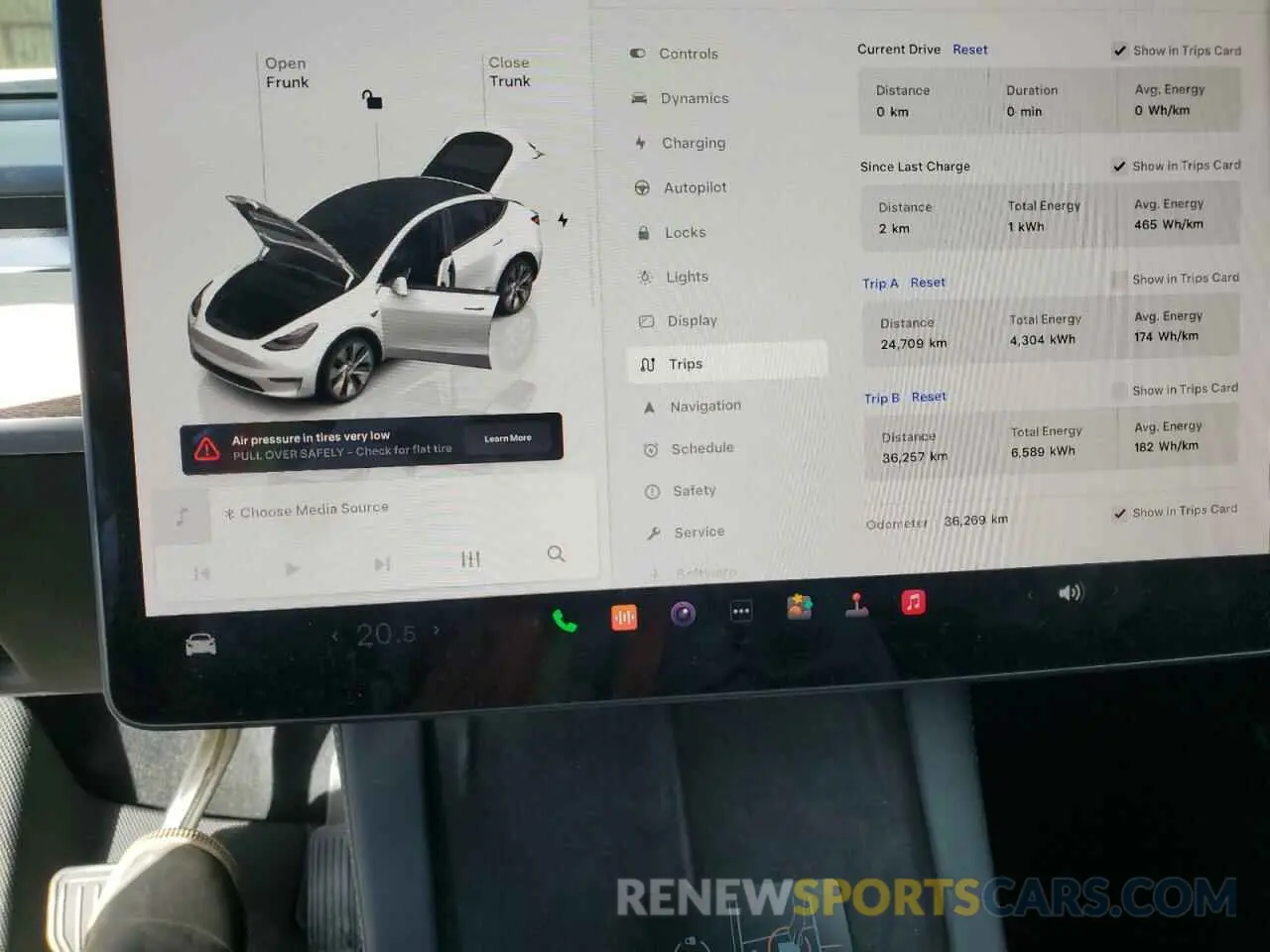9 fotografías del automóvil dañado 7SAYGDEE3NF418039 TESLA MODEL Y 2022