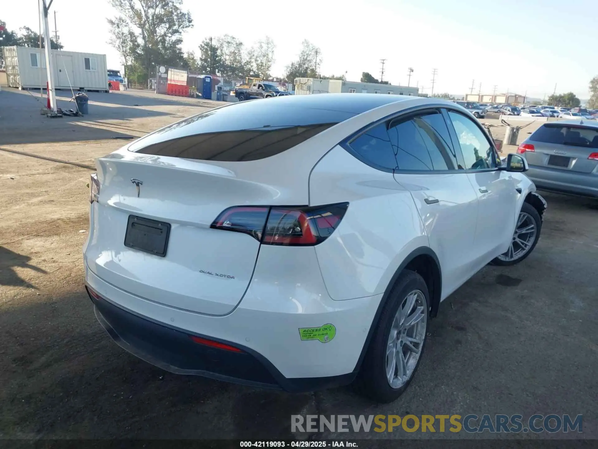 4 fotografías del automóvil dañado 7SAYGDEE3NF426030 TESLA MODEL Y 2022