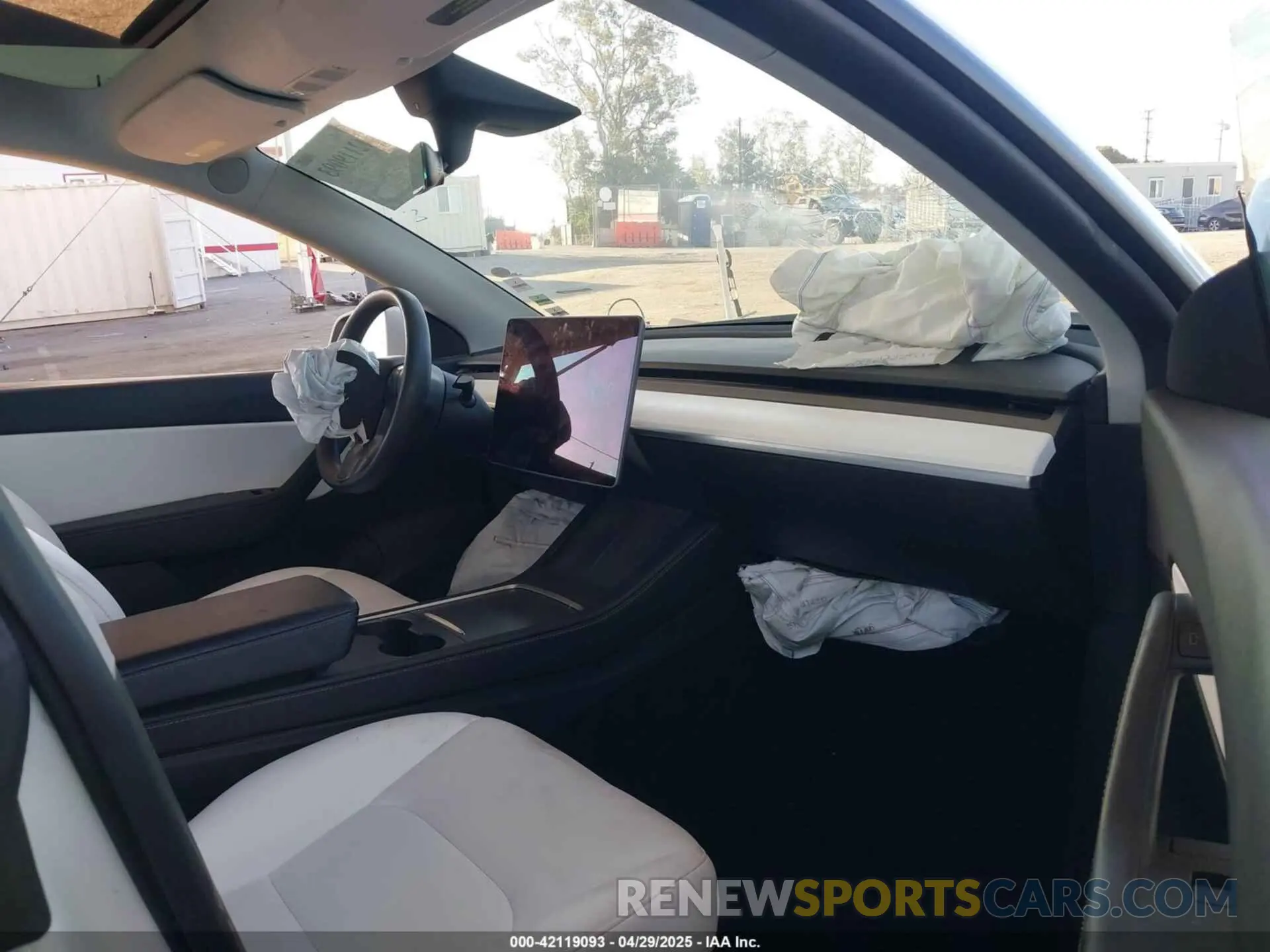 5 fotografías del automóvil dañado 7SAYGDEE3NF426030 TESLA MODEL Y 2022