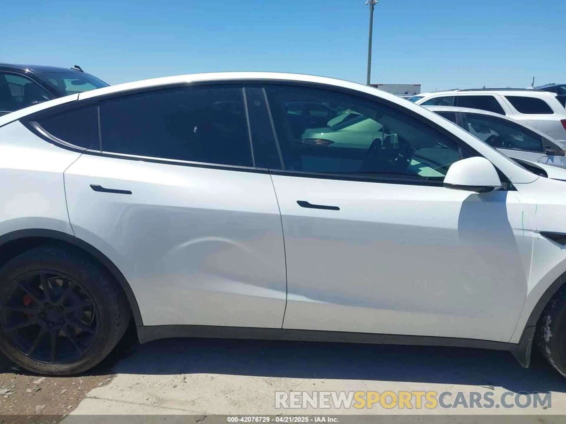13 fotografías del automóvil dañado 7SAYGDEE3NF426481 TESLA MODEL Y 2022