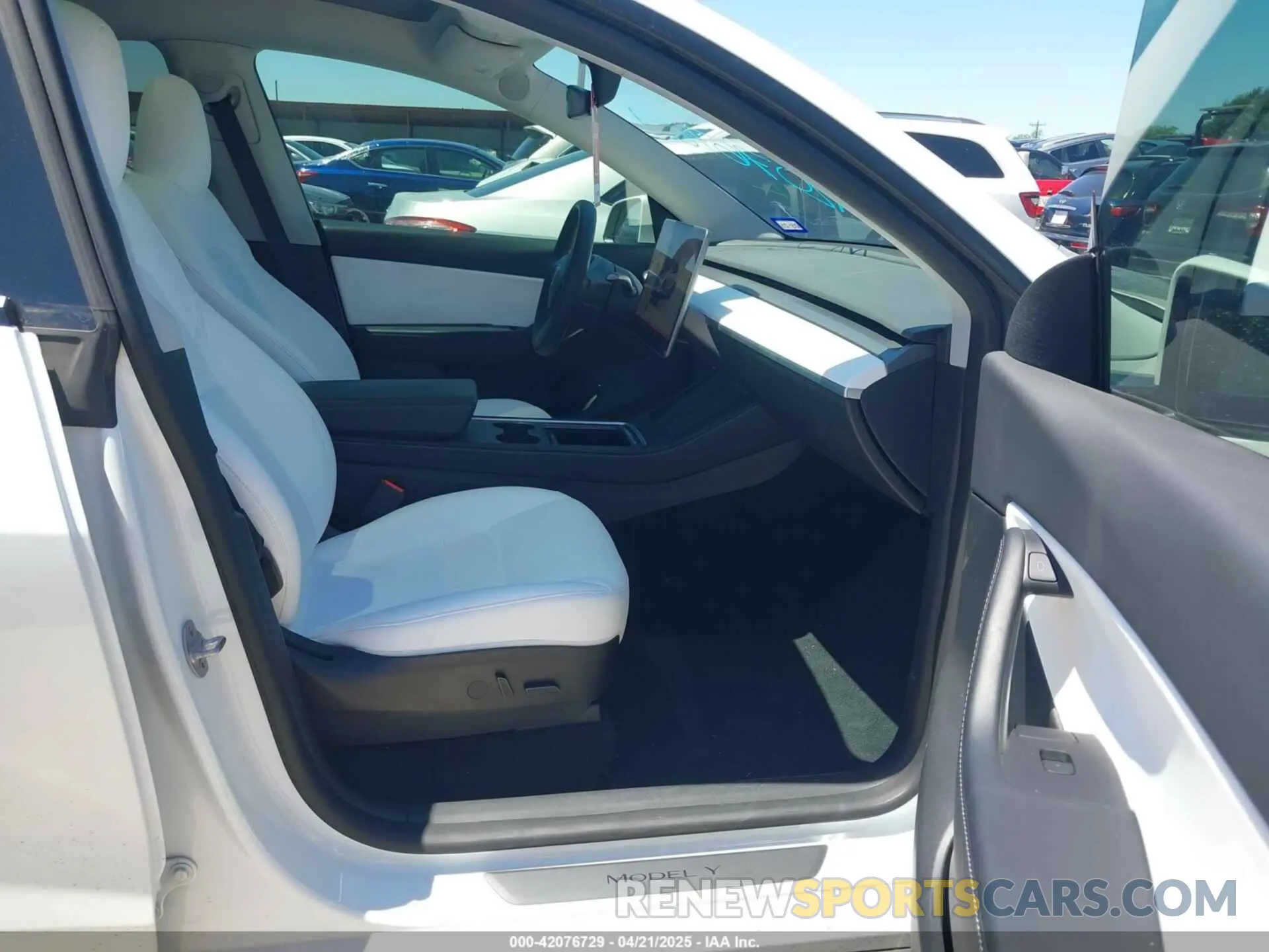5 fotografías del automóvil dañado 7SAYGDEE3NF426481 TESLA MODEL Y 2022