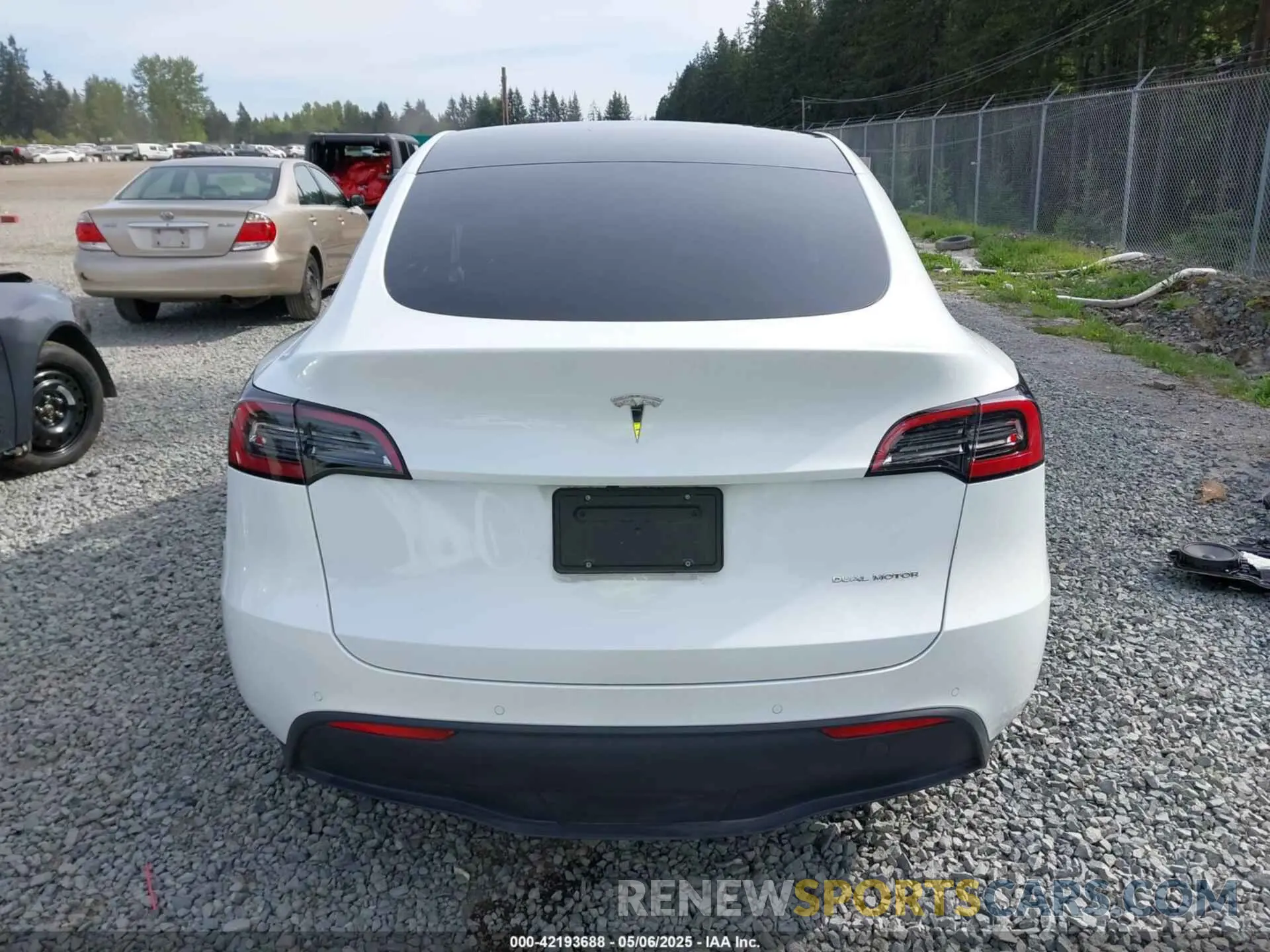 17 fotografías del automóvil dañado 7SAYGDEE3NF513510 TESLA MODEL Y 2022