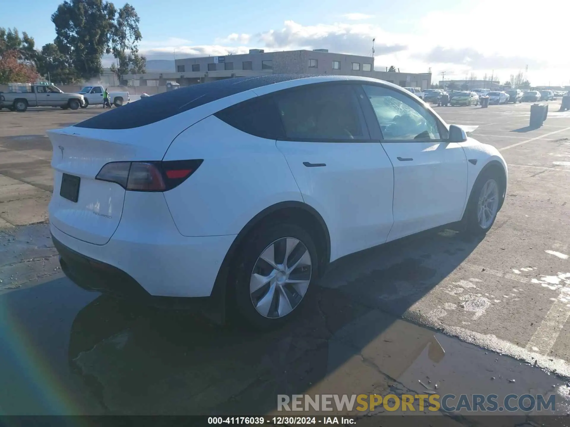 4 fotografías del automóvil dañado 7SAYGDEE4NF360183 TESLA MODEL Y 2022