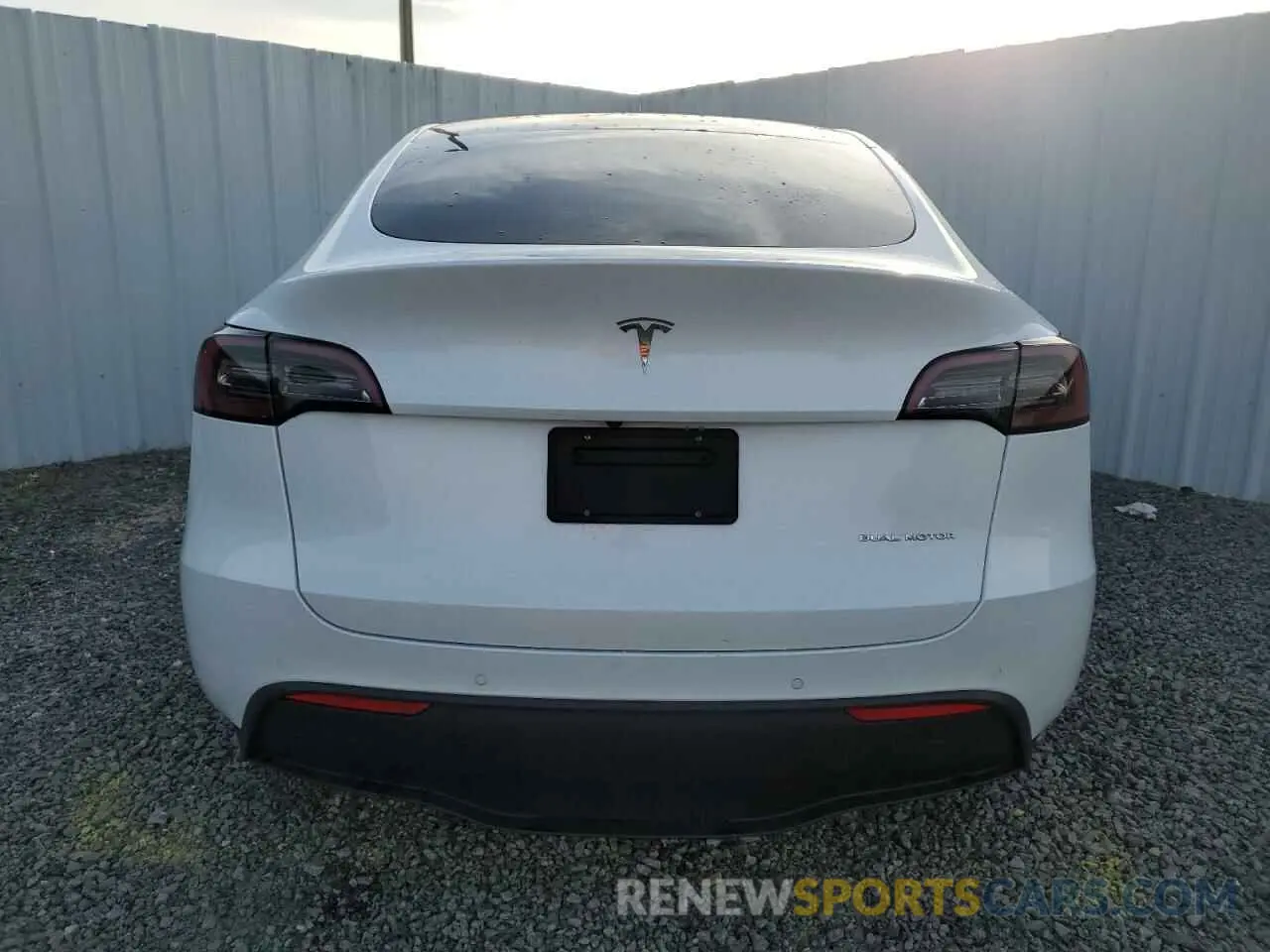 6 fotografías del automóvil dañado 7SAYGDEE4NF385634 TESLA MODEL Y 2022