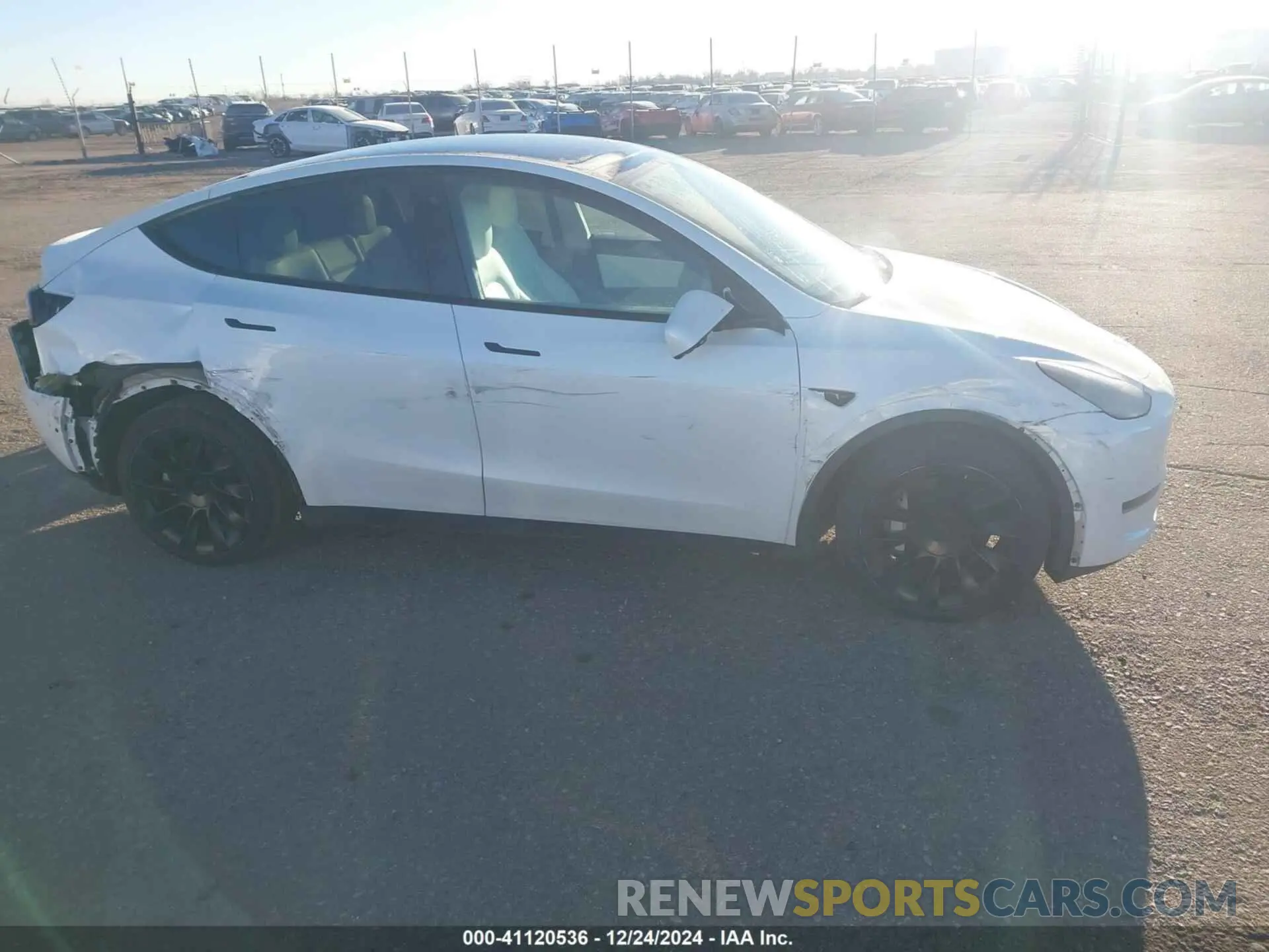 13 fotografías del automóvil dañado 7SAYGDEE5NF458073 TESLA MODEL Y 2022