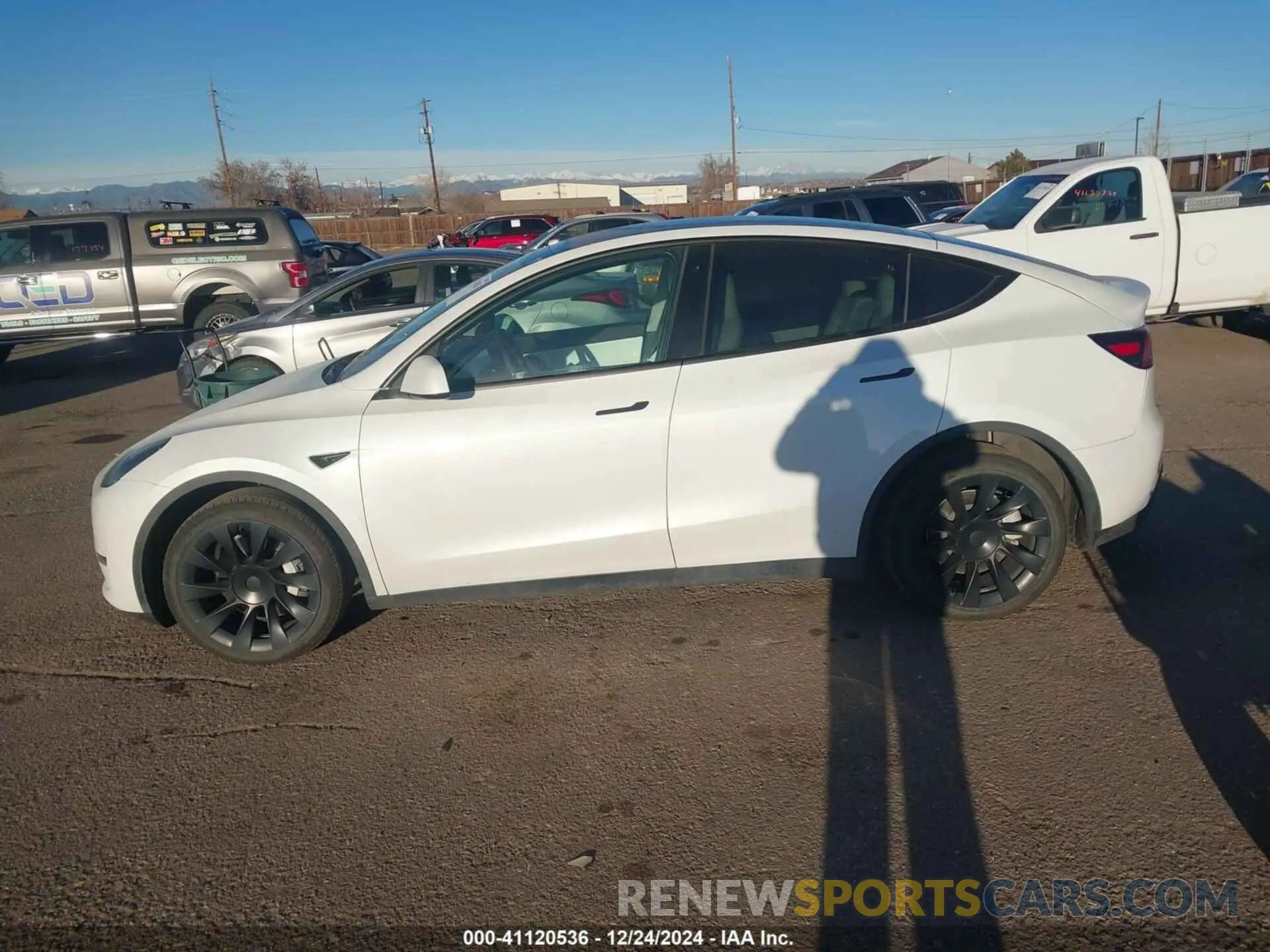 14 fotografías del automóvil dañado 7SAYGDEE5NF458073 TESLA MODEL Y 2022