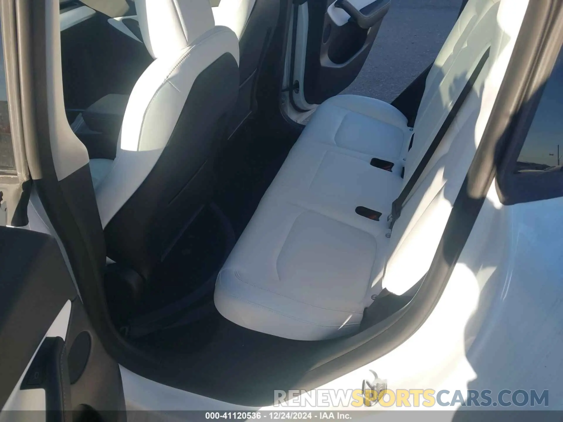 8 fotografías del automóvil dañado 7SAYGDEE5NF458073 TESLA MODEL Y 2022