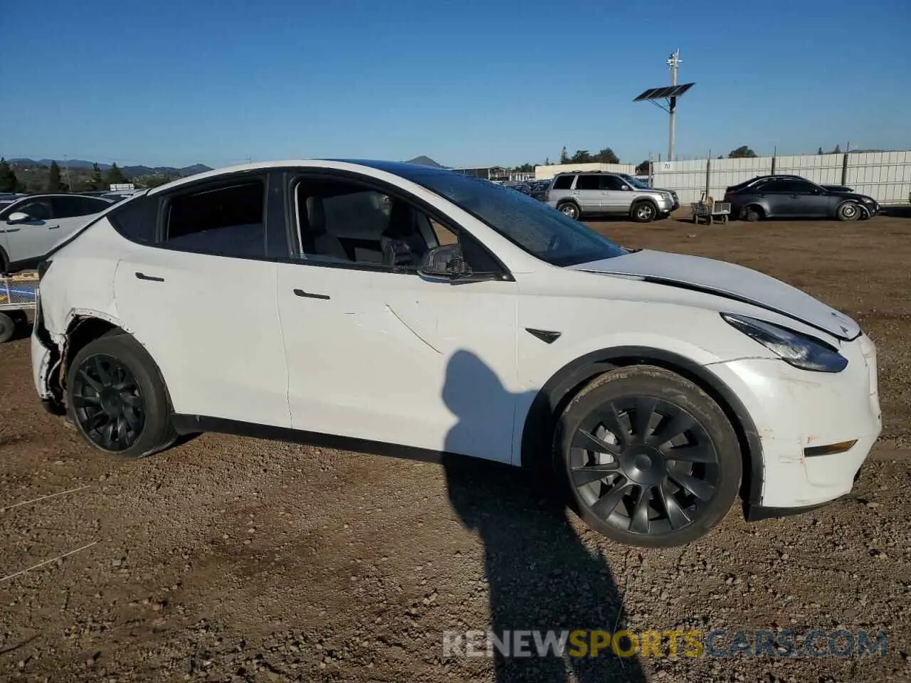 4 fotografías del automóvil dañado 7SAYGDEE6NF330165 TESLA MODEL Y 2022