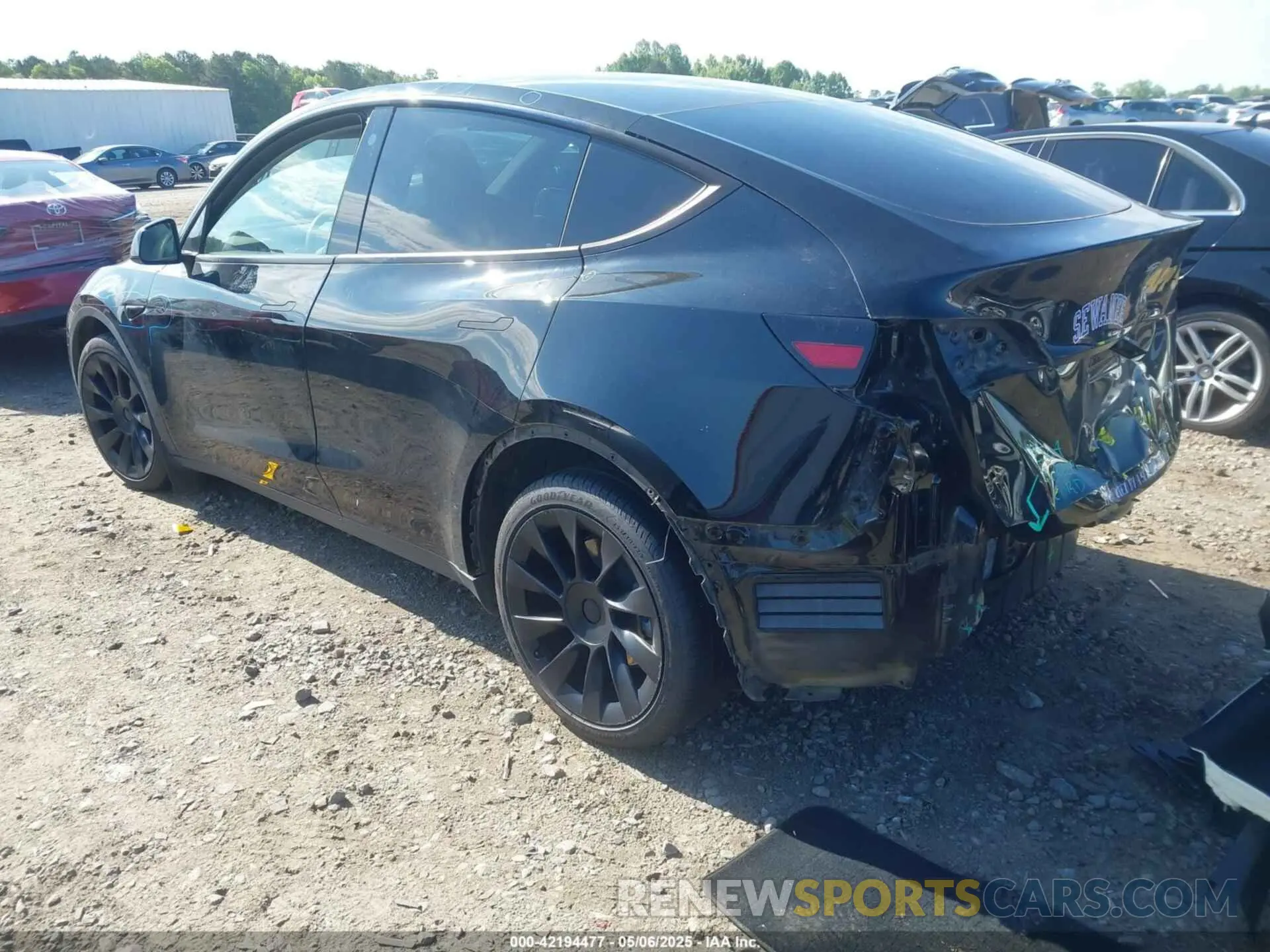 3 fotografías del automóvil dañado 7SAYGDEE6NF385120 TESLA MODEL Y 2022