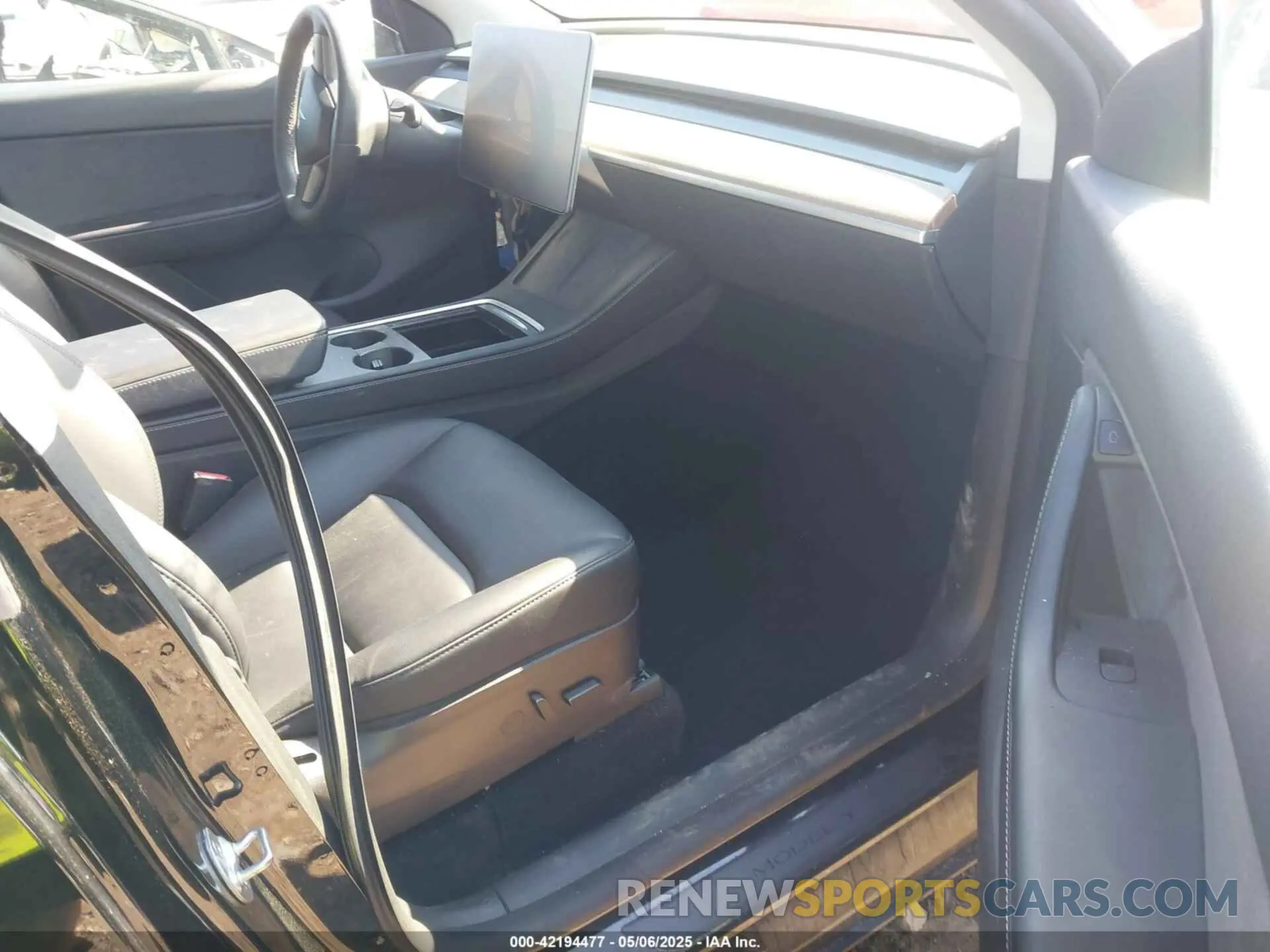 5 fotografías del automóvil dañado 7SAYGDEE6NF385120 TESLA MODEL Y 2022