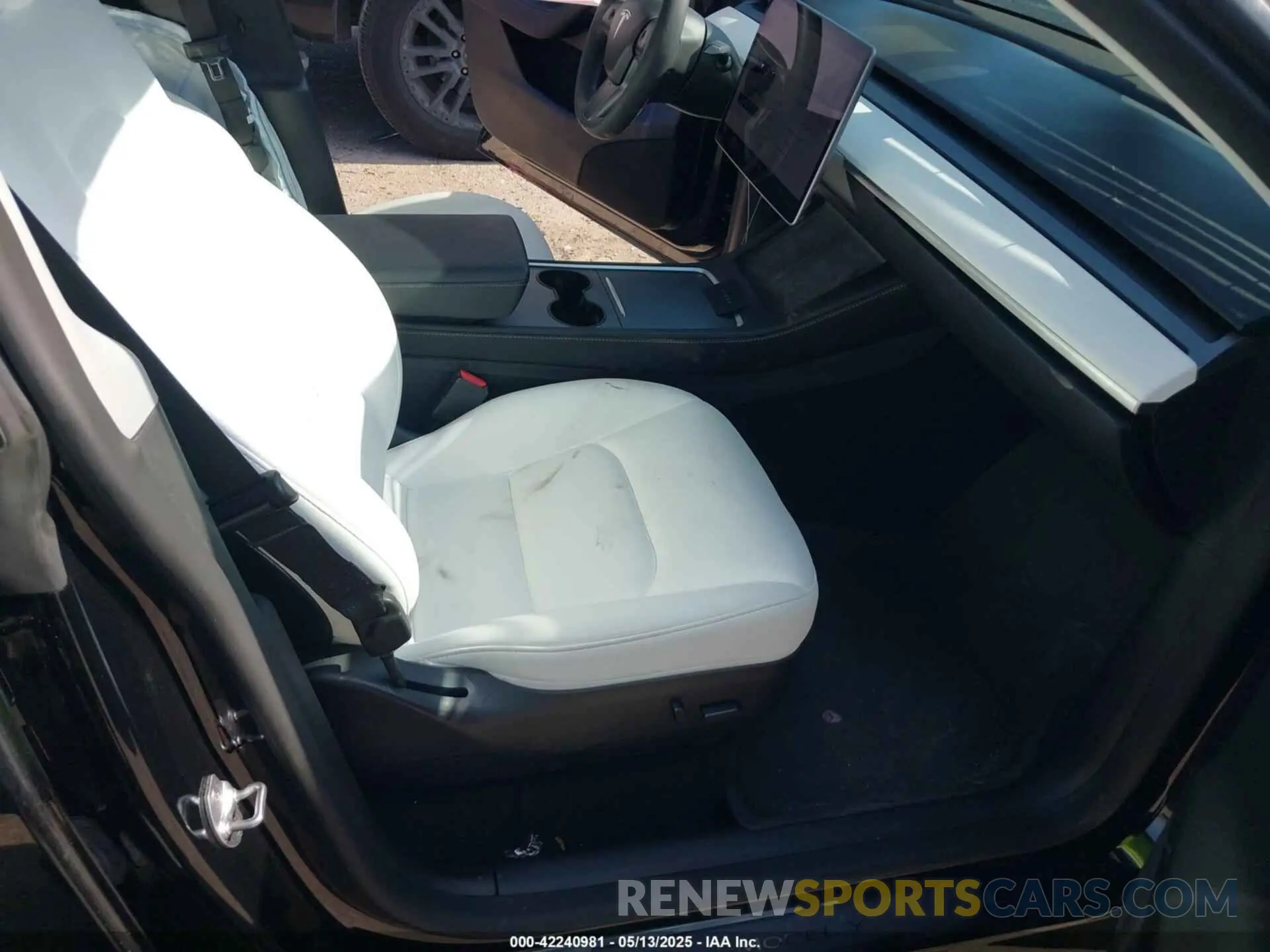 5 fotografías del automóvil dañado 7SAYGDEE6NF515462 TESLA MODEL Y 2022