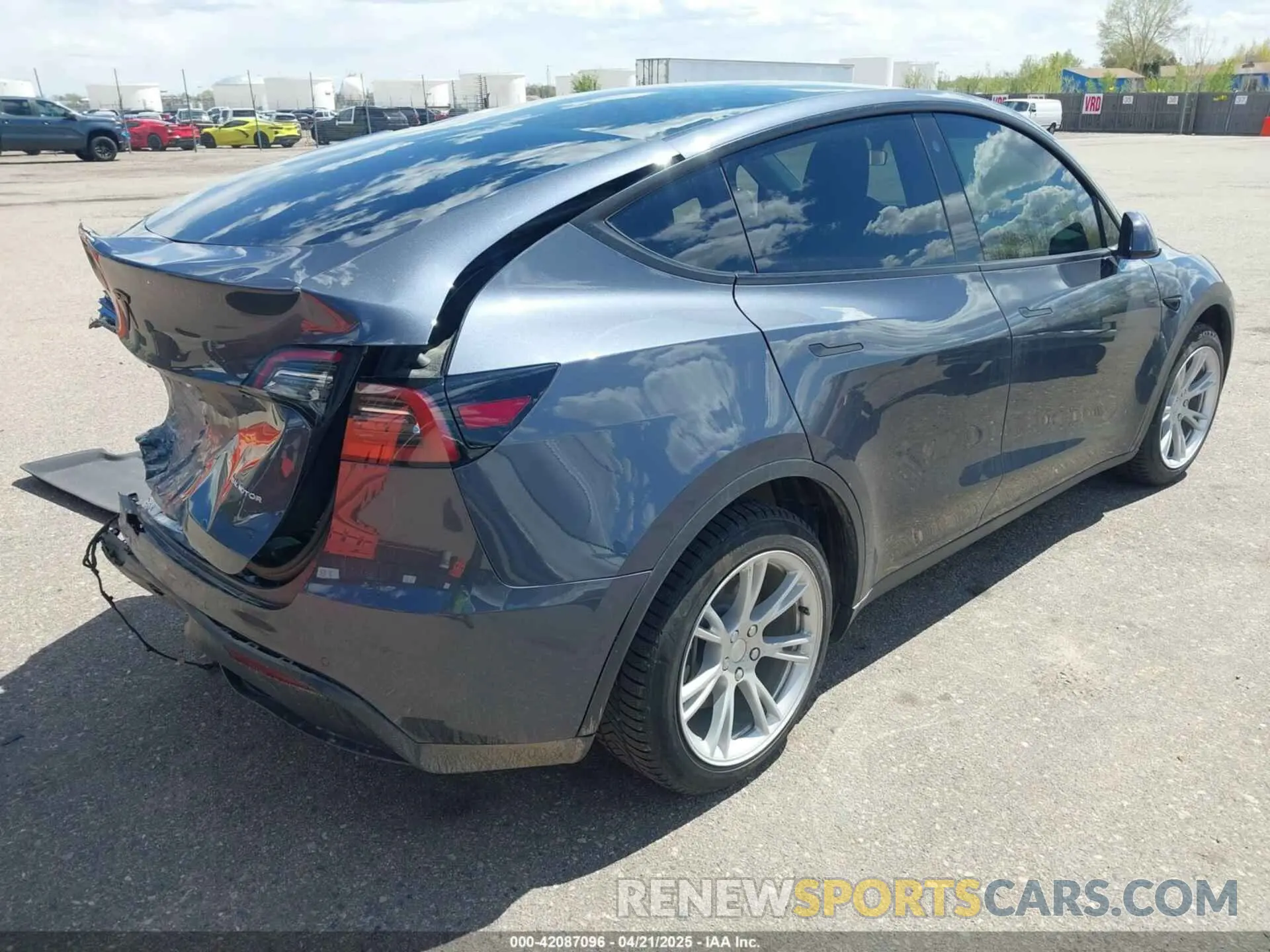 4 fotografías del automóvil dañado 7SAYGDEE7NA008860 TESLA MODEL Y 2022