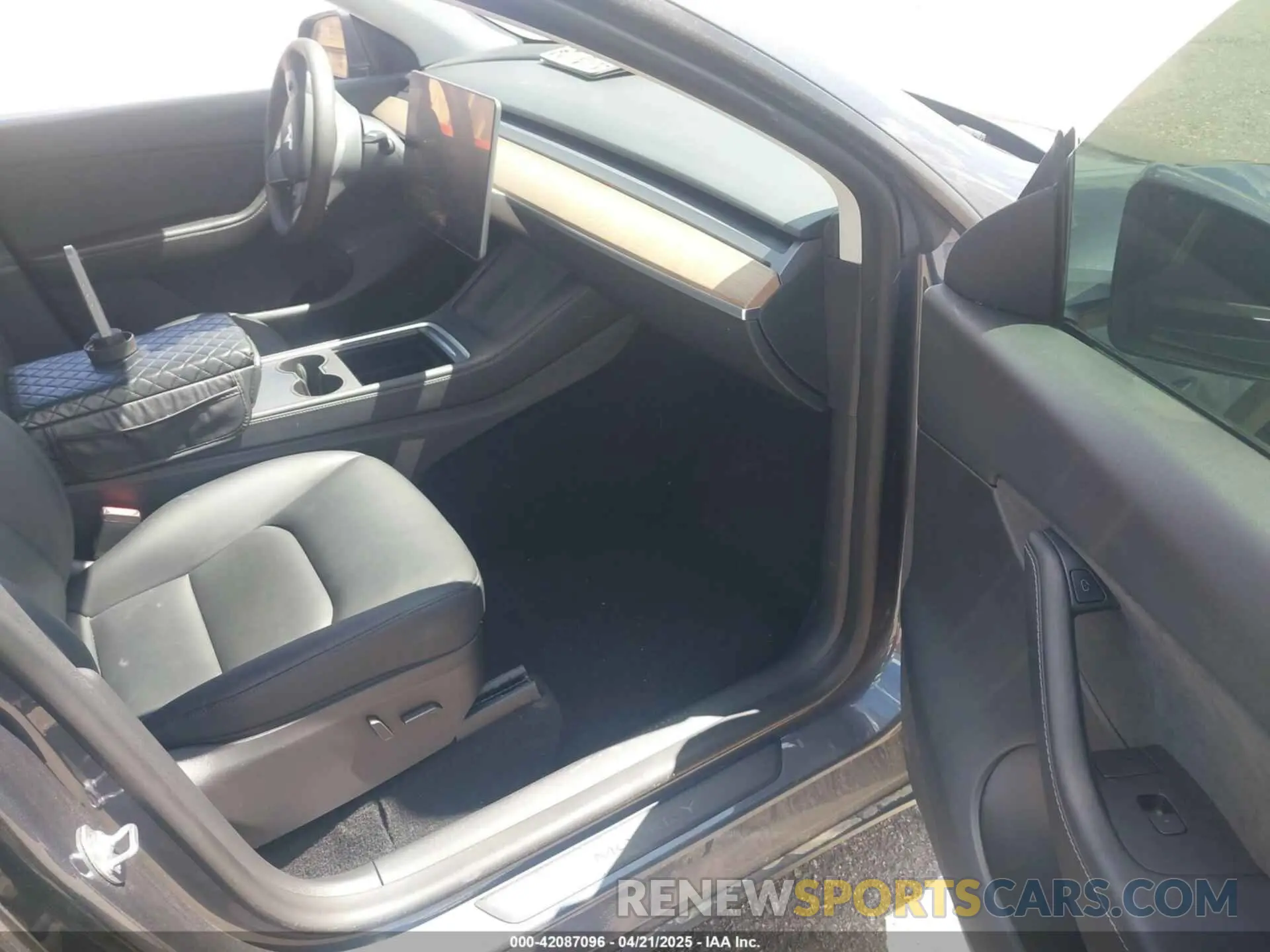 5 fotografías del automóvil dañado 7SAYGDEE7NA008860 TESLA MODEL Y 2022