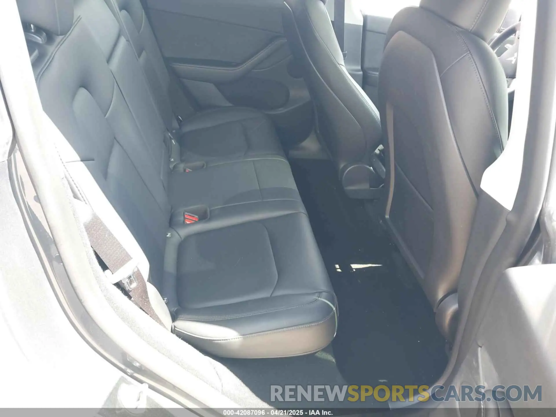 8 fotografías del automóvil dañado 7SAYGDEE7NA008860 TESLA MODEL Y 2022