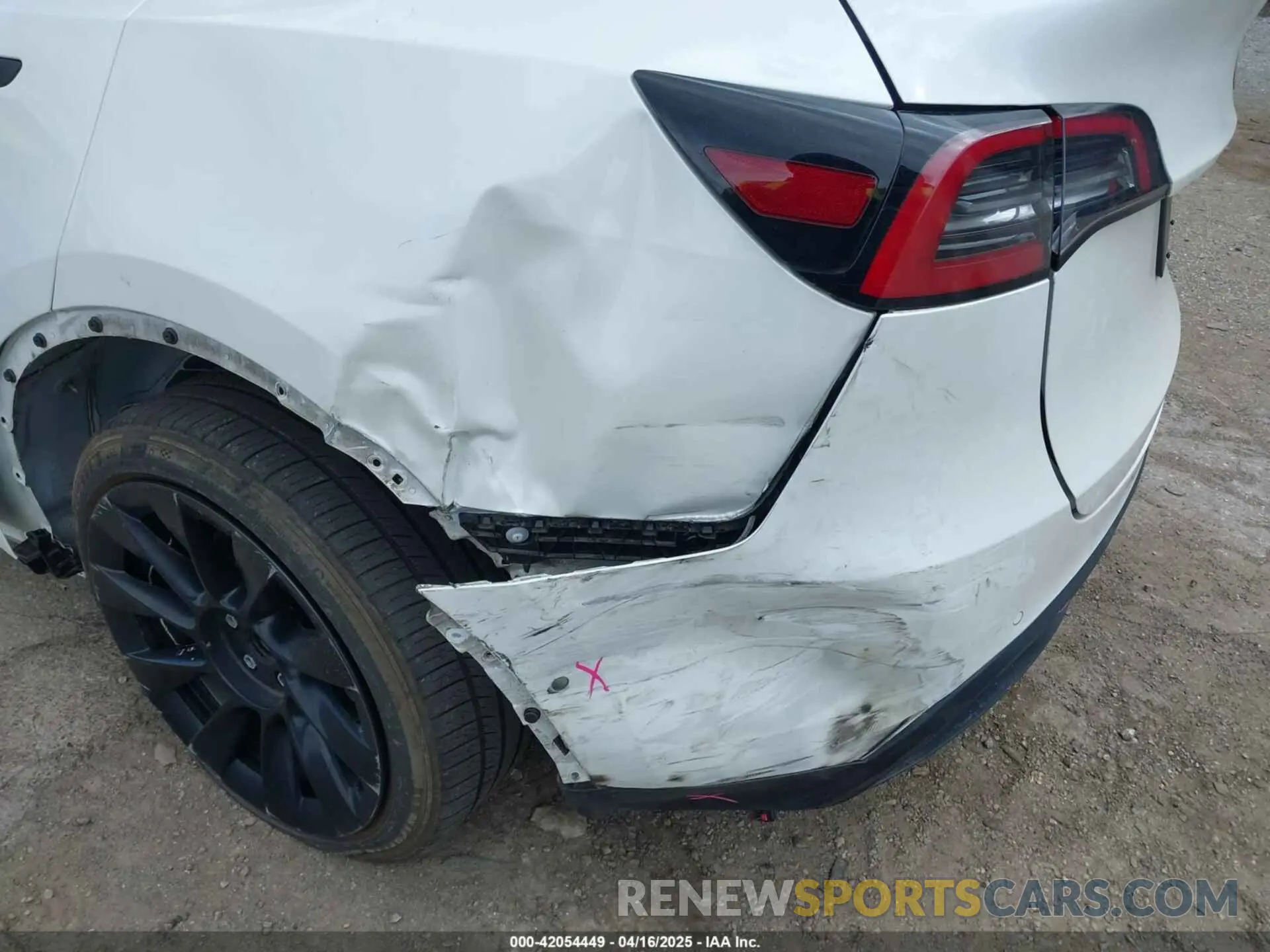 6 fotografías del automóvil dañado 7SAYGDEE7NF385207 TESLA MODEL Y 2022