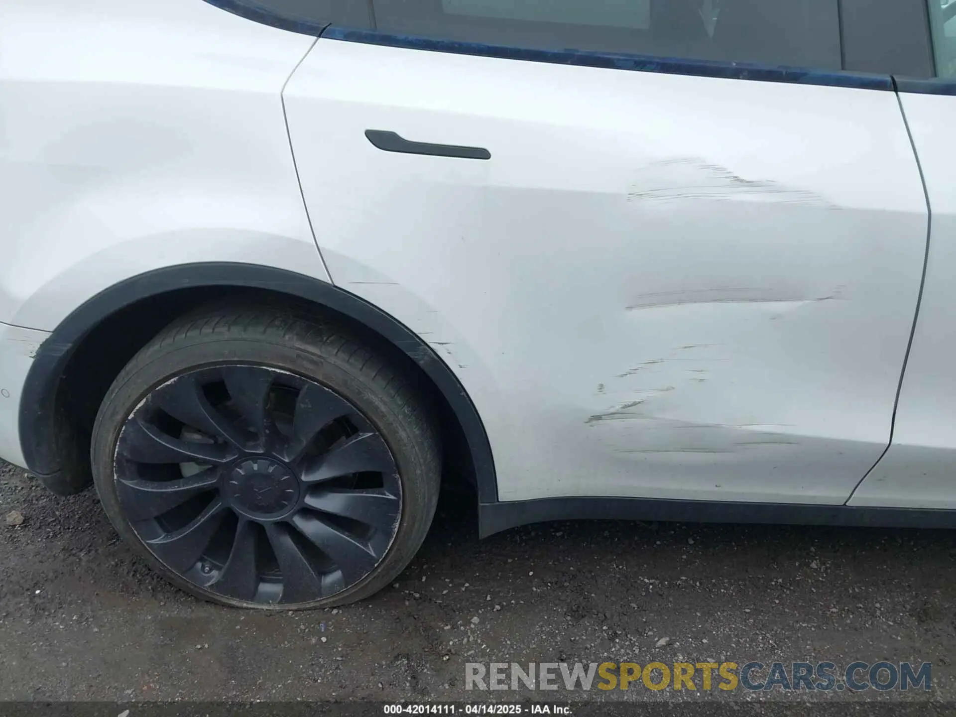 19 fotografías del automóvil dañado 7SAYGDEE7NF389788 TESLA MODEL Y 2022