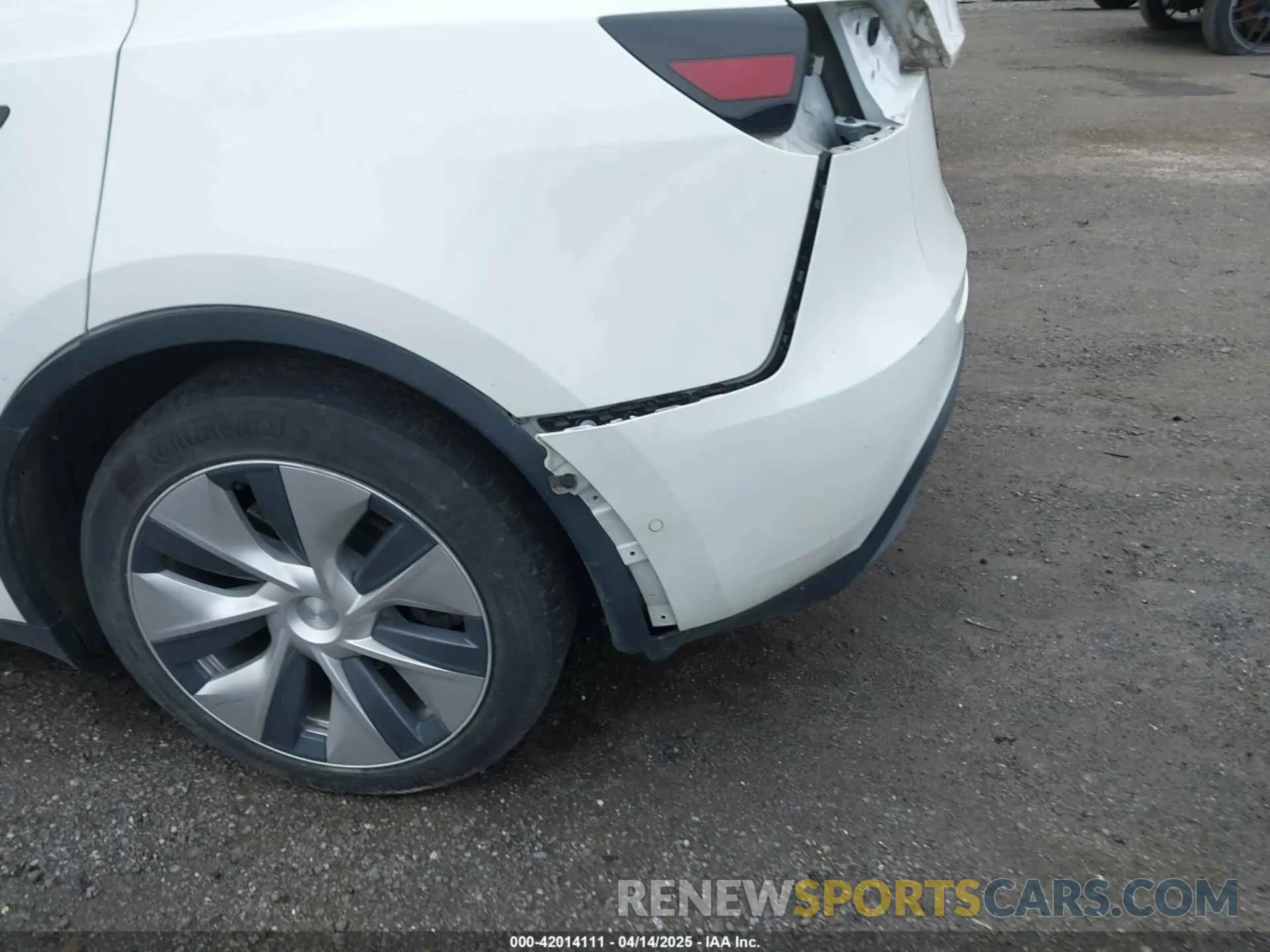 21 fotografías del automóvil dañado 7SAYGDEE7NF389788 TESLA MODEL Y 2022
