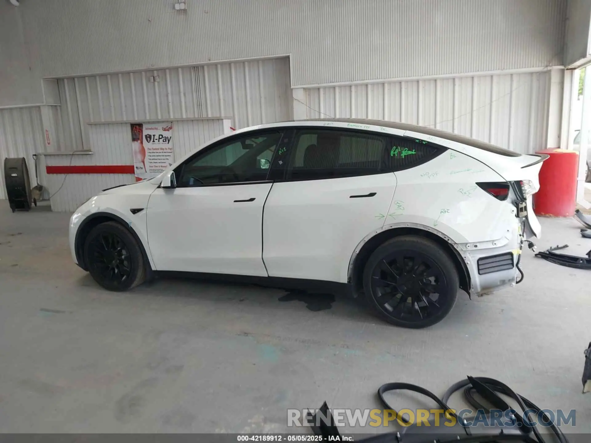 15 fotografías del automóvil dañado 7SAYGDEE7NF460942 TESLA MODEL Y 2022