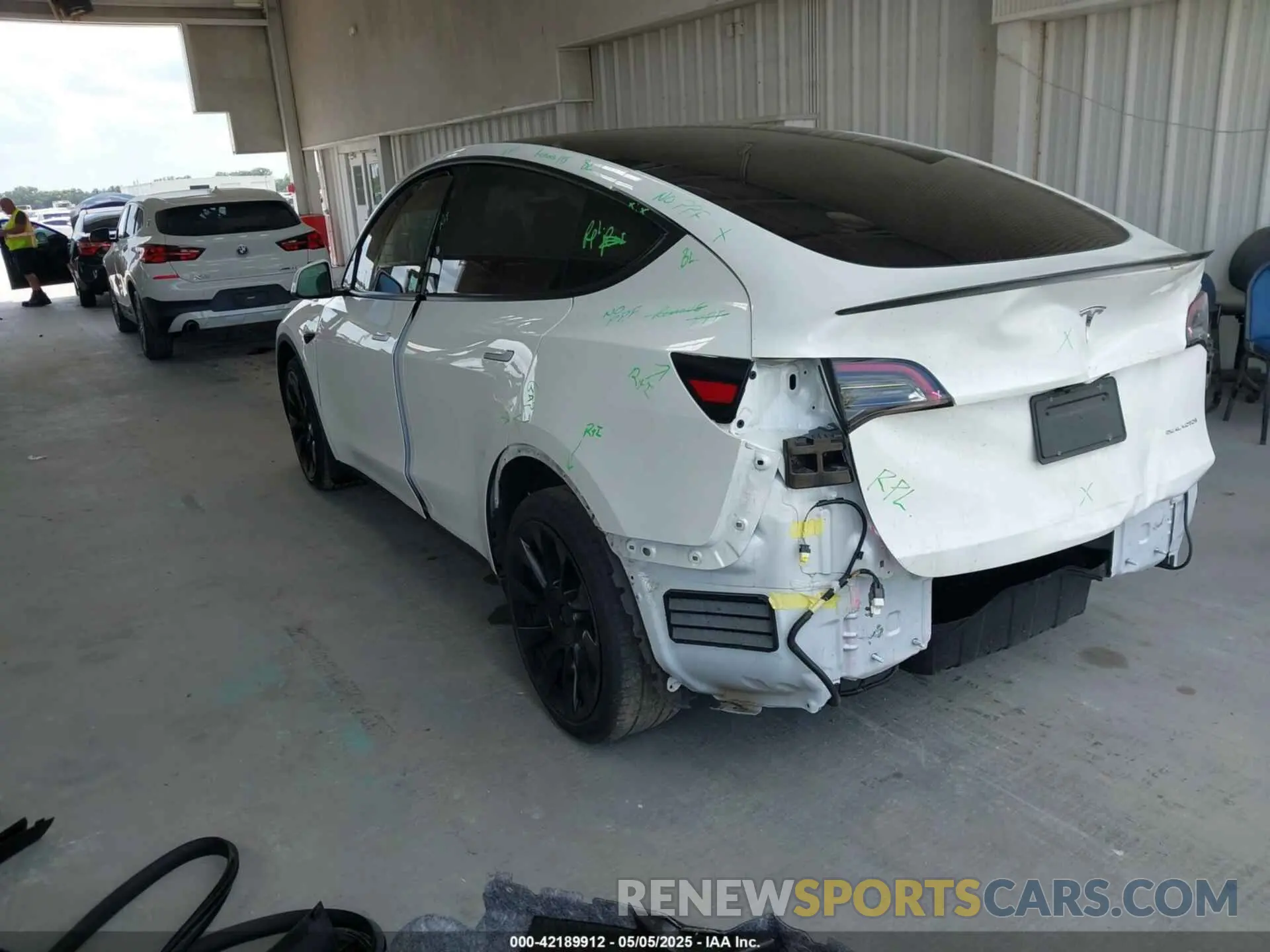 3 fotografías del automóvil dañado 7SAYGDEE7NF460942 TESLA MODEL Y 2022