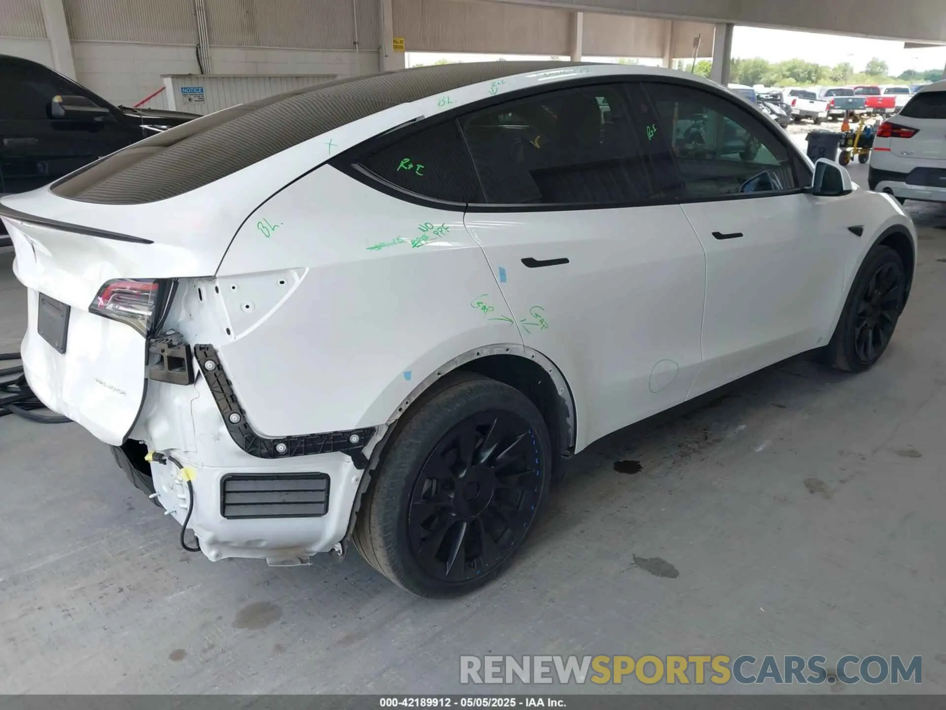 4 fotografías del automóvil dañado 7SAYGDEE7NF460942 TESLA MODEL Y 2022