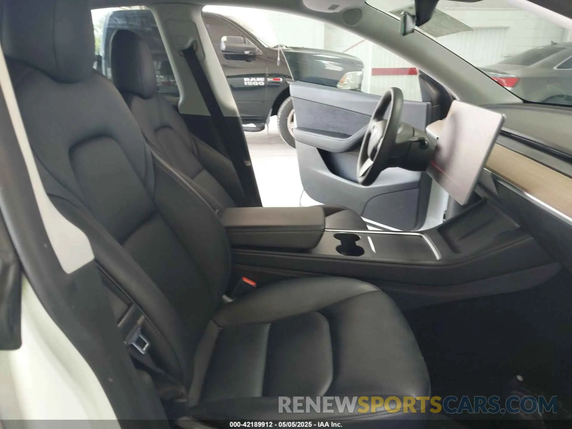 5 fotografías del automóvil dañado 7SAYGDEE7NF460942 TESLA MODEL Y 2022