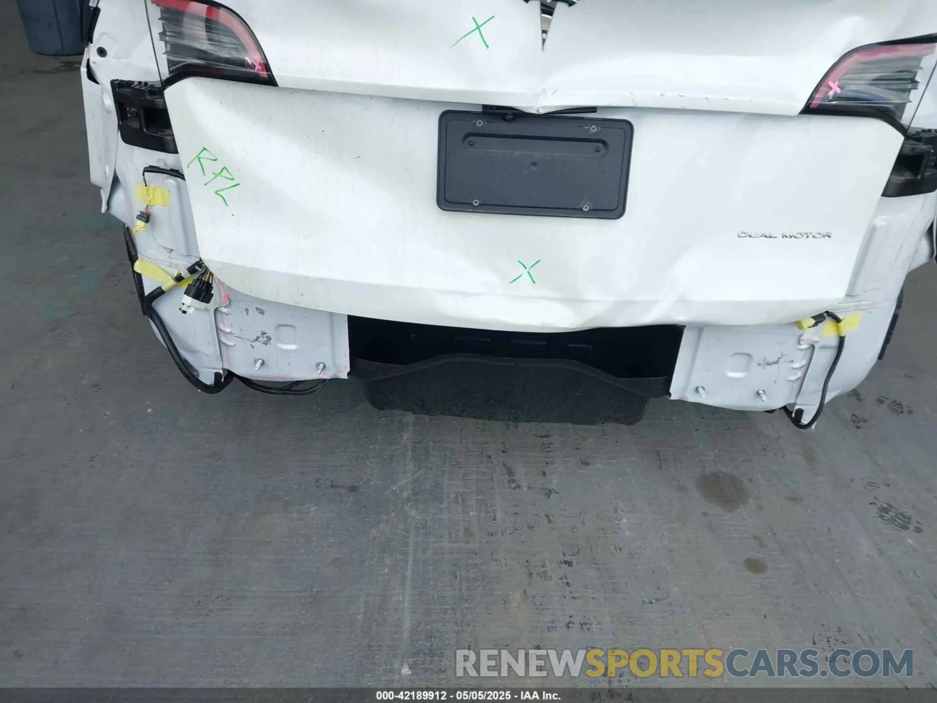 6 fotografías del automóvil dañado 7SAYGDEE7NF460942 TESLA MODEL Y 2022