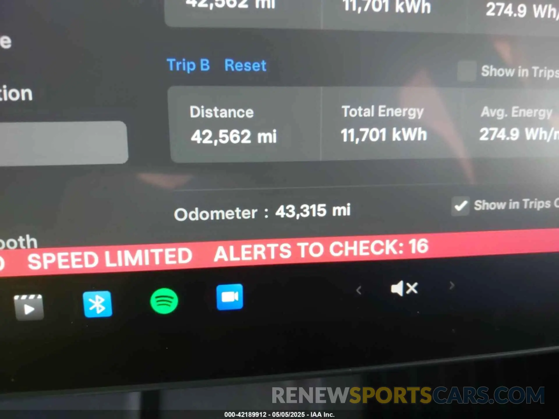 7 fotografías del automóvil dañado 7SAYGDEE7NF460942 TESLA MODEL Y 2022