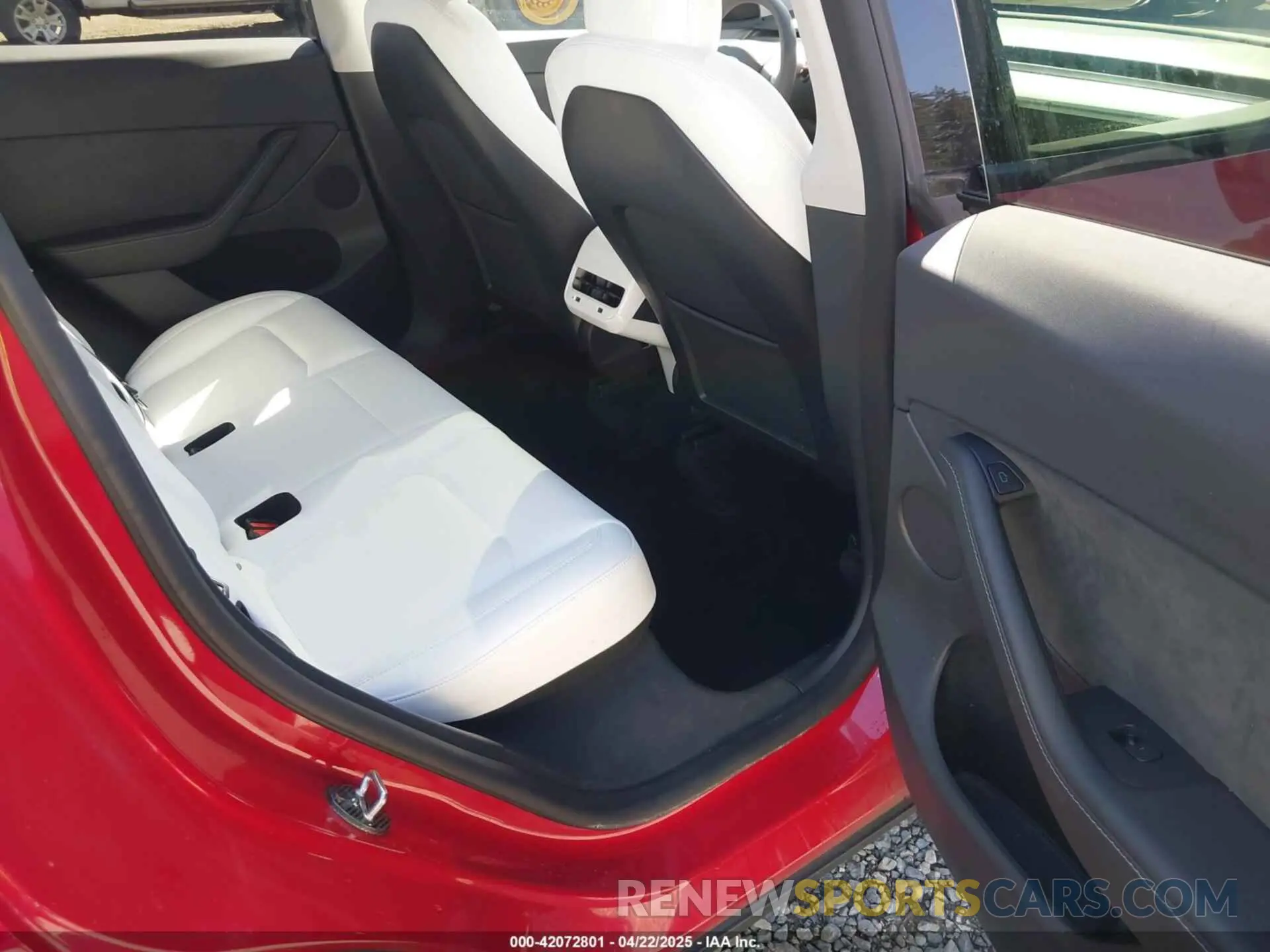 8 fotografías del automóvil dañado 7SAYGDEE7NF549278 TESLA MODEL Y 2022