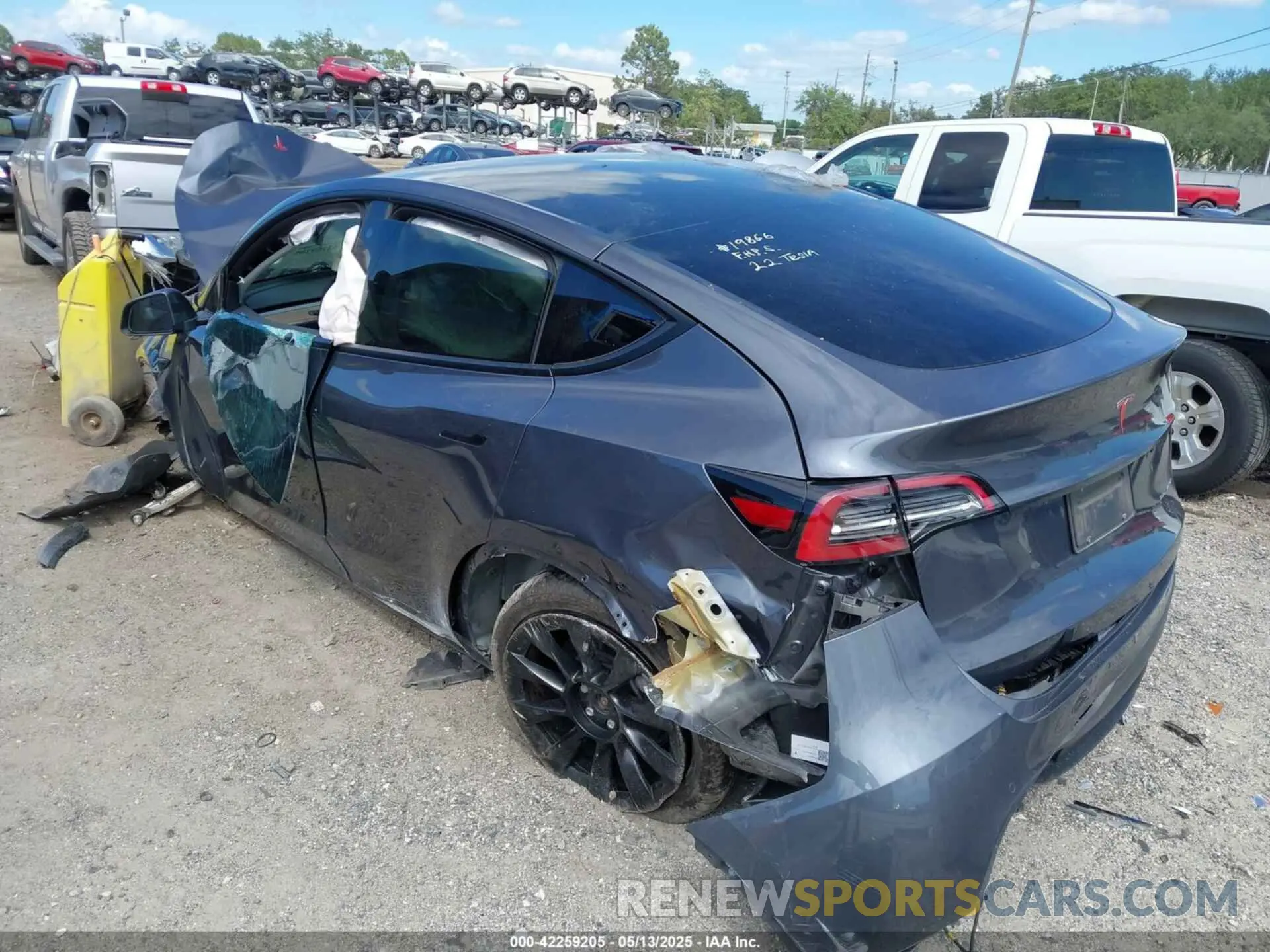 3 fotografías del automóvil dañado 7SAYGDEE8NF443194 TESLA MODEL Y 2022