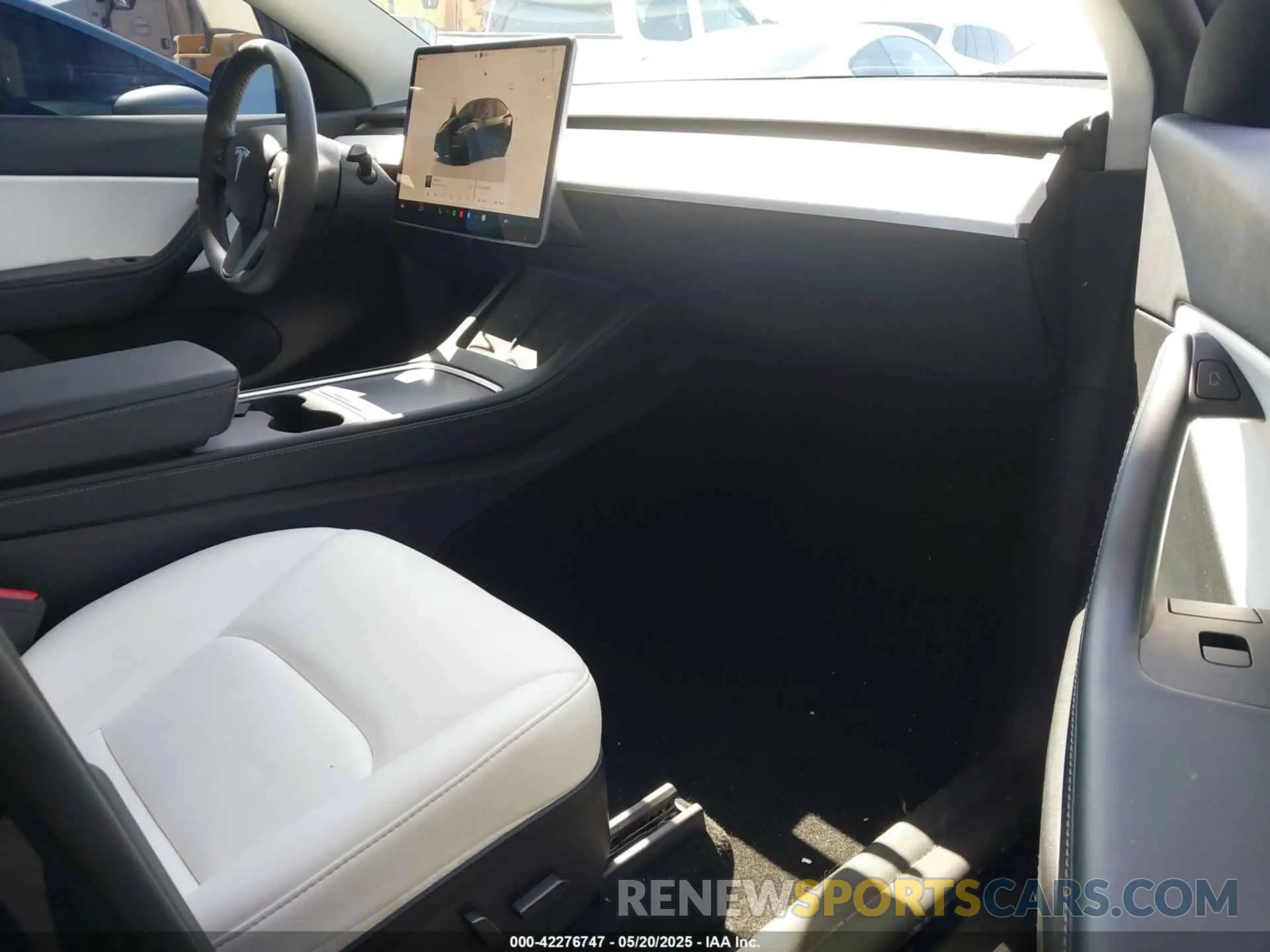 5 fotografías del automóvil dañado 7SAYGDEF0NF491586 TESLA MODEL Y 2022