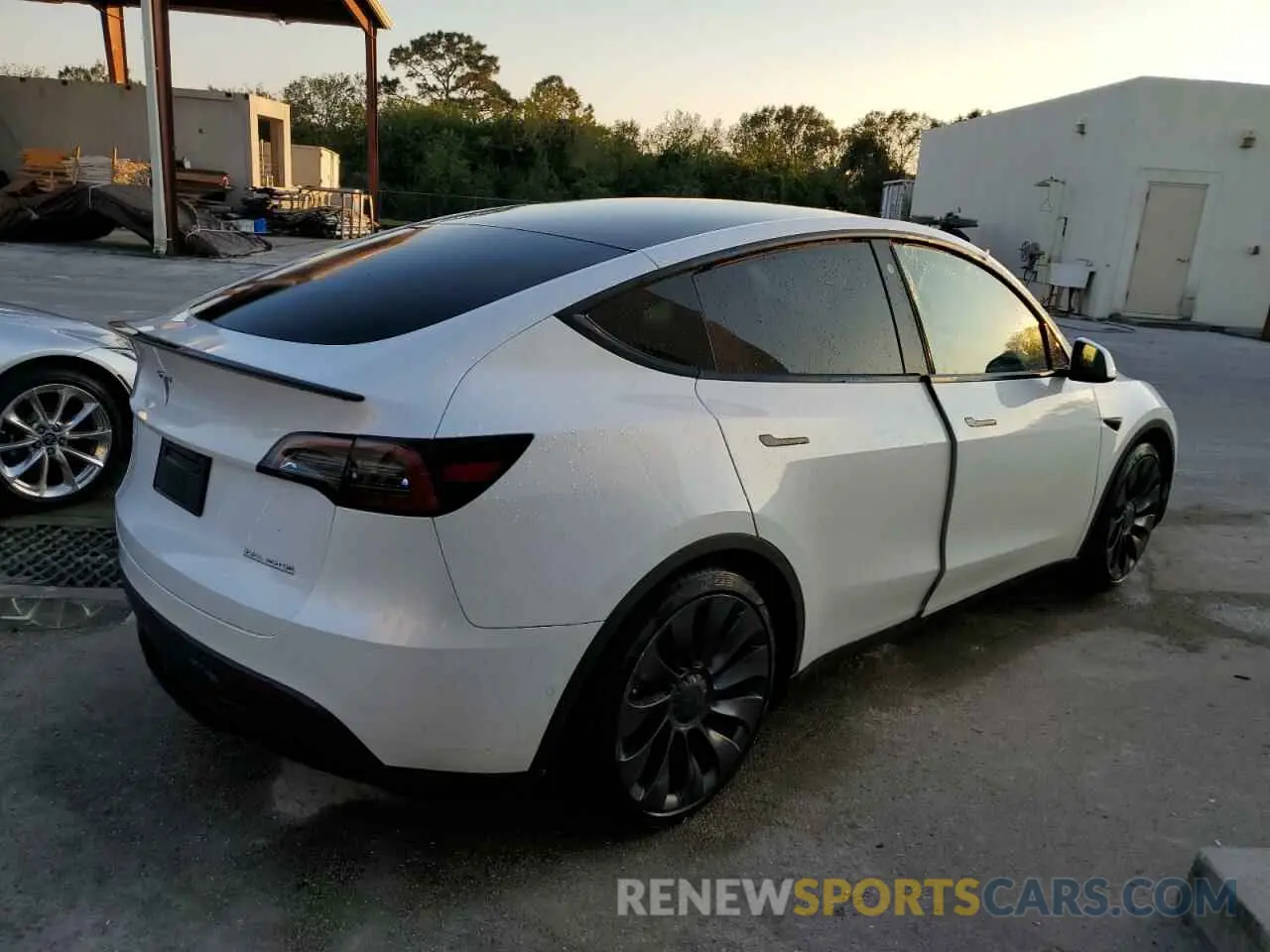 4 fotografías del automóvil dañado 7SAYGDEF1NF312178 TESLA MODEL Y 2022