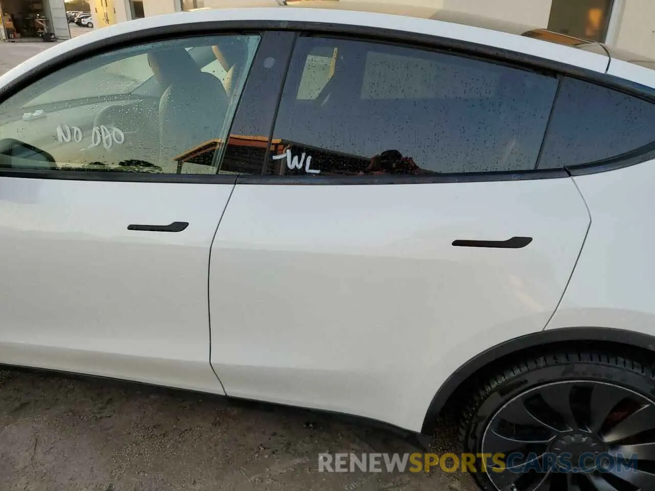 9 fotografías del automóvil dañado 7SAYGDEF1NF312178 TESLA MODEL Y 2022