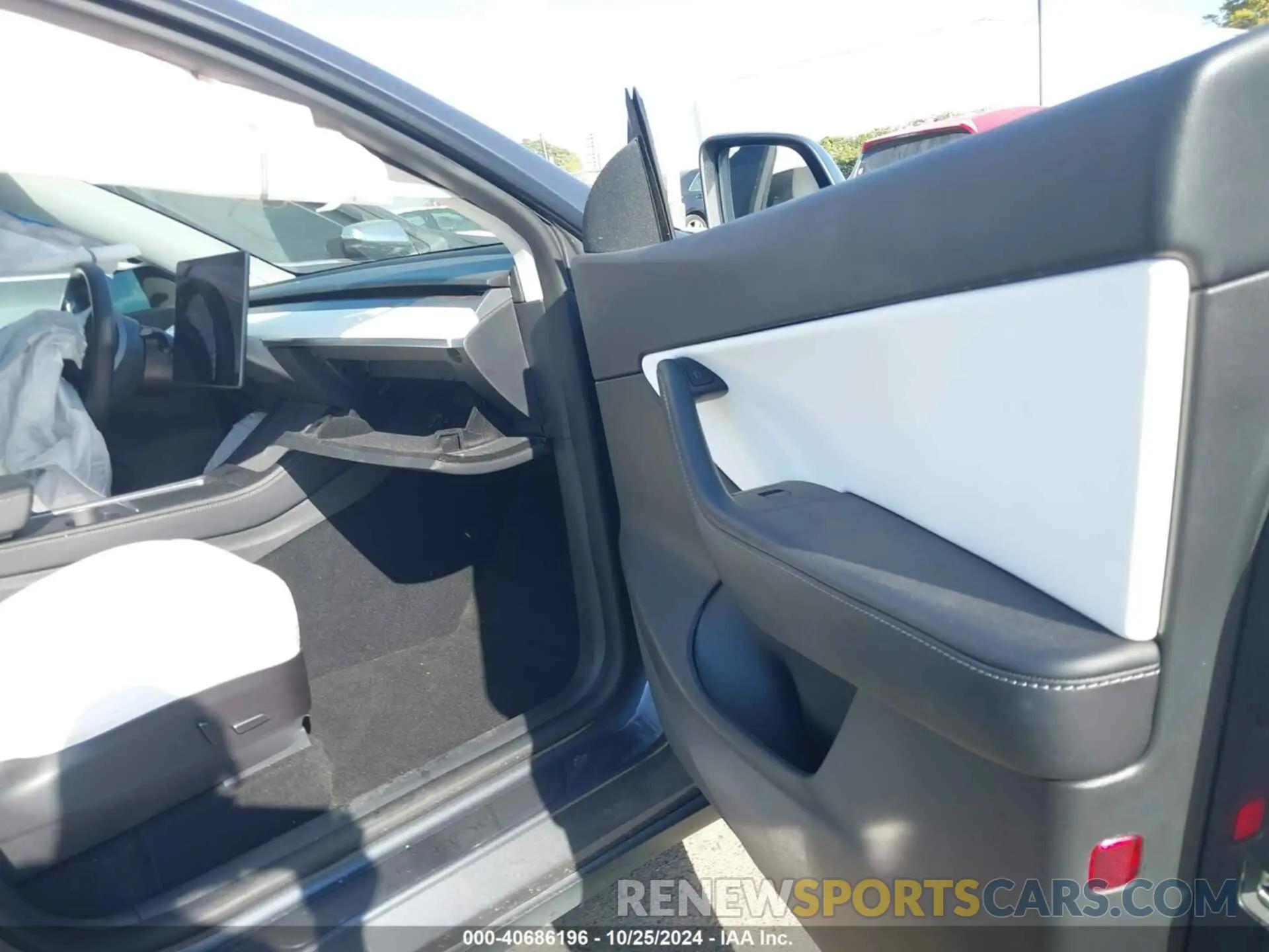 5 fotografías del automóvil dañado 7SAYGDEF1NF368587 TESLA MODEL Y 2022