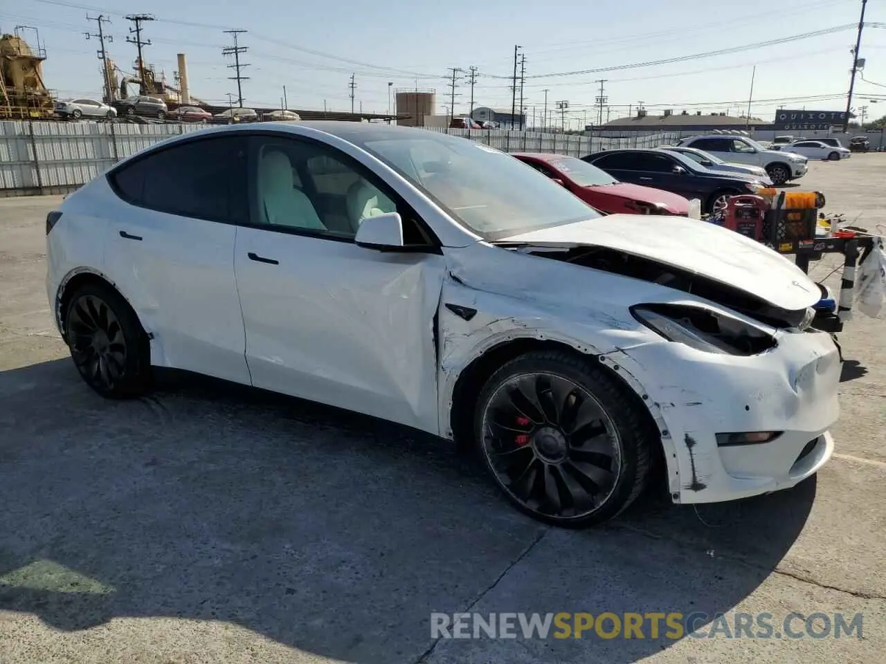 4 fotografías del automóvil dañado 7SAYGDEF1NF391111 TESLA MODEL Y 2022