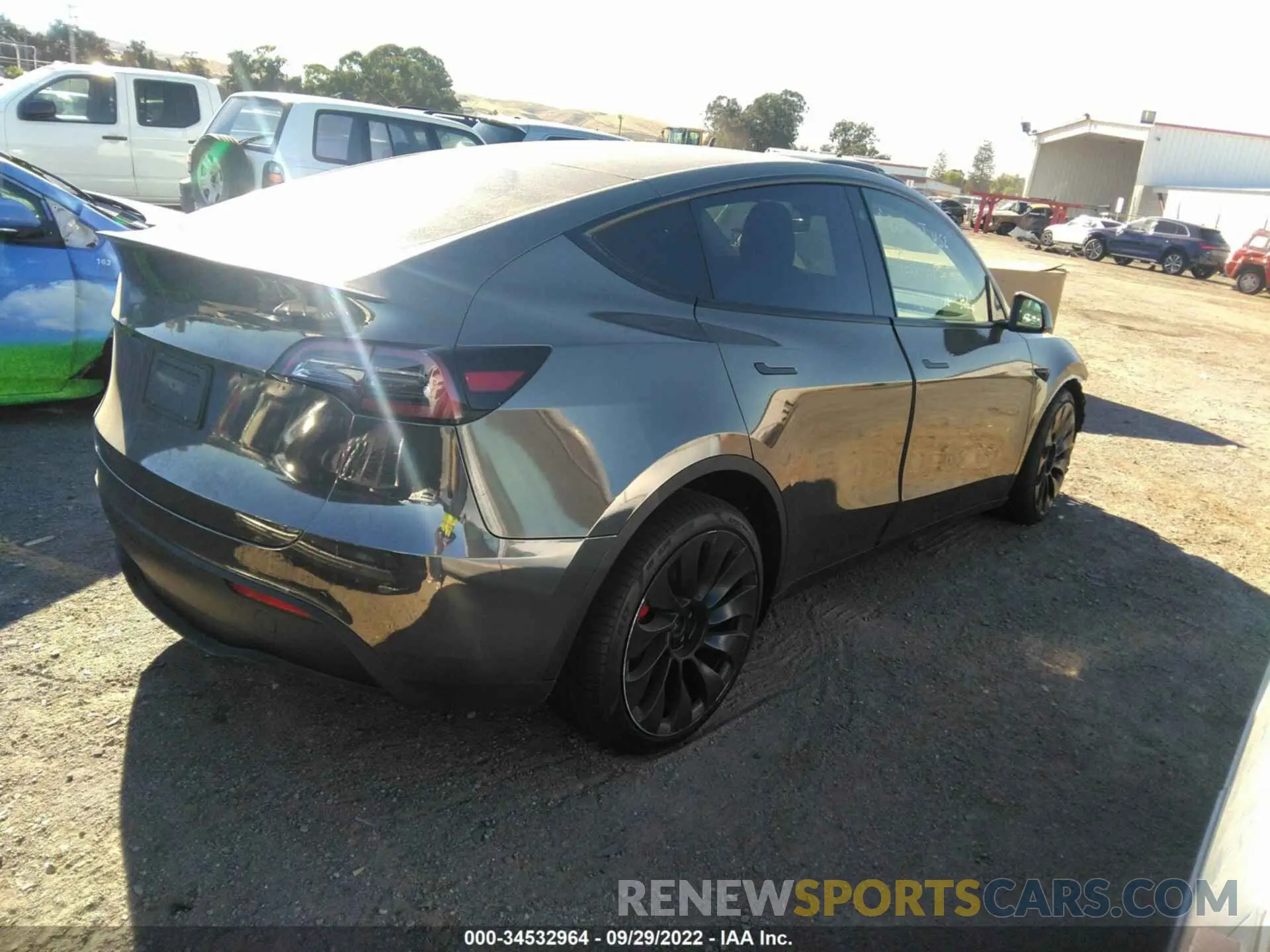 4 fotografías del automóvil dañado 7SAYGDEF1NF397054 TESLA MODEL Y 2022