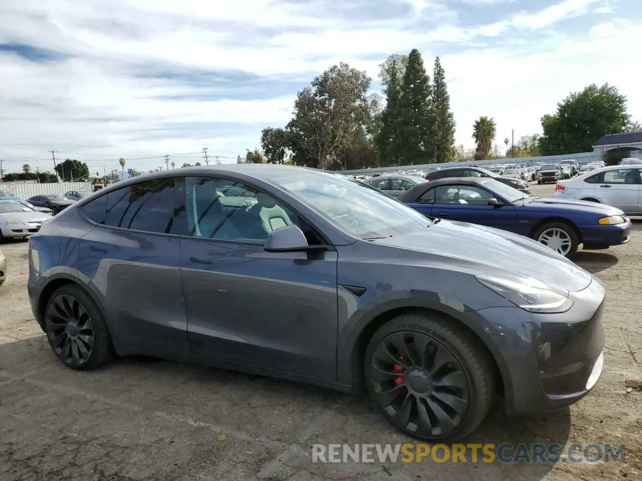 4 fotografías del automóvil dañado 7SAYGDEF1NF409526 TESLA MODEL Y 2022