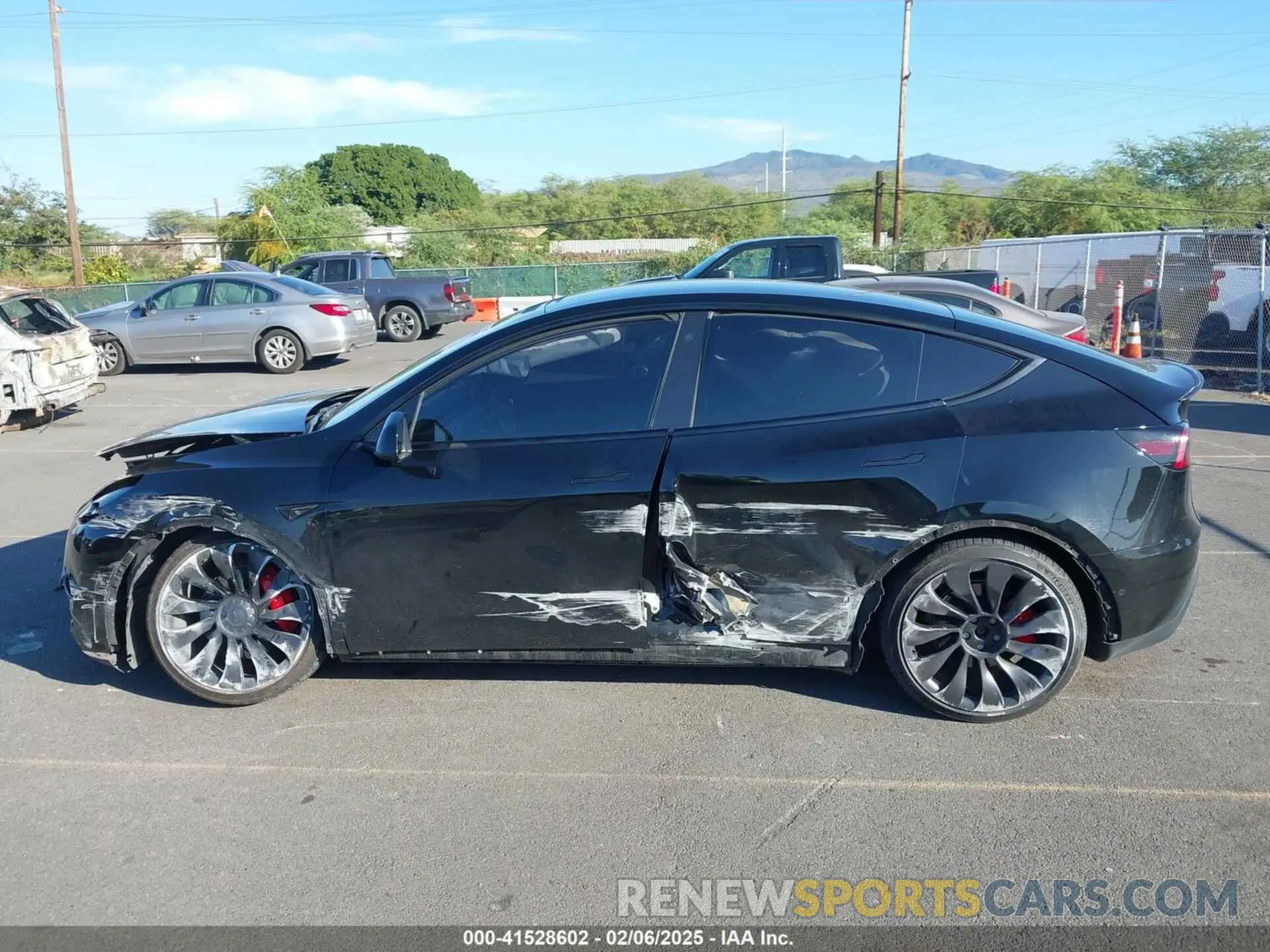 13 fotografías del automóvil dañado 7SAYGDEF1NF453526 TESLA MODEL Y 2022