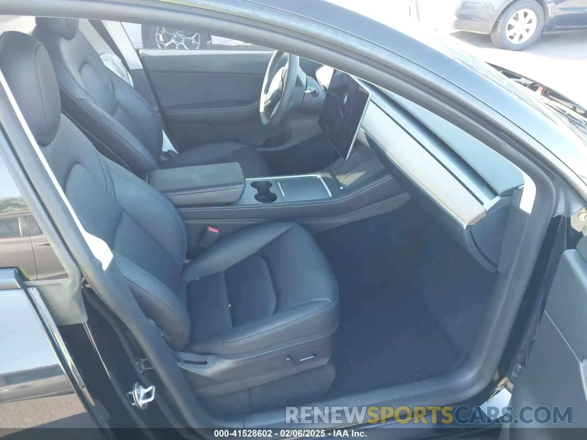 5 fotografías del automóvil dañado 7SAYGDEF1NF453526 TESLA MODEL Y 2022