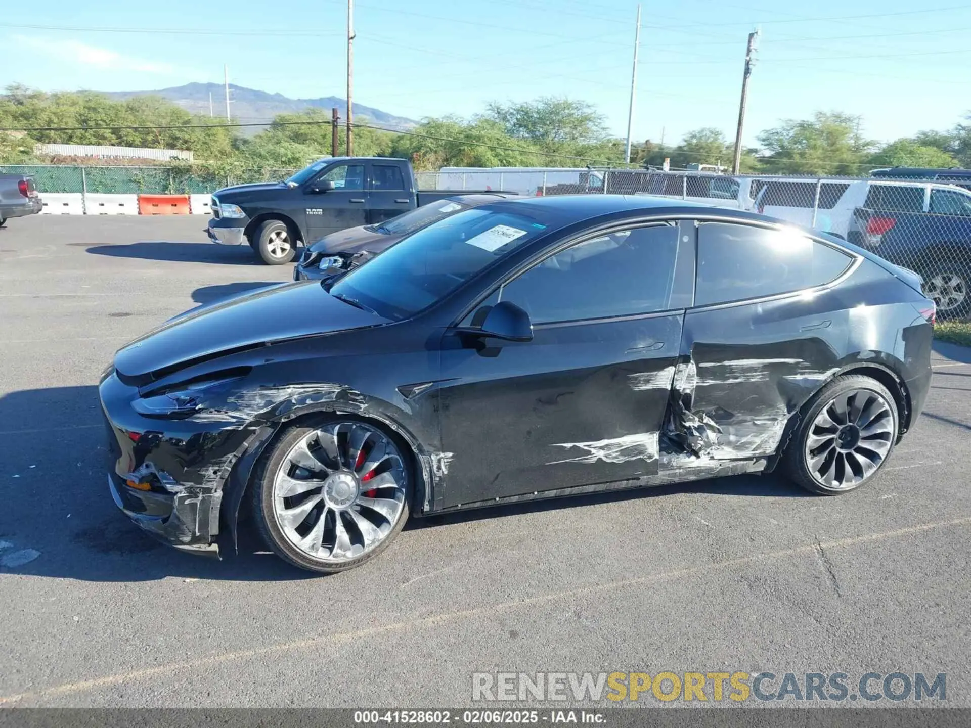 6 fotografías del automóvil dañado 7SAYGDEF1NF453526 TESLA MODEL Y 2022